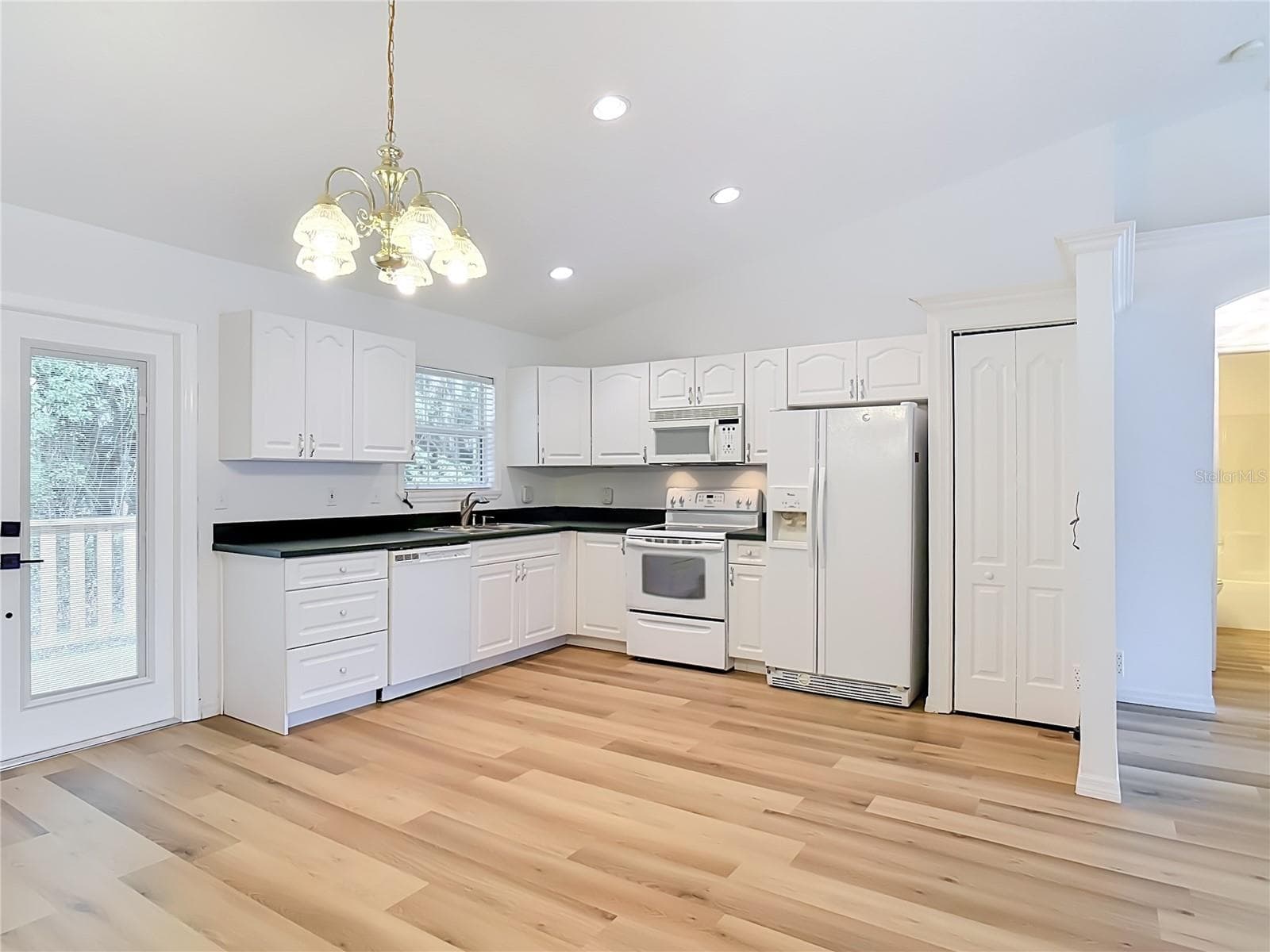 Single Family Residence at 411 COLLINS CT, ORANGE CITY, photo 10 of 34
