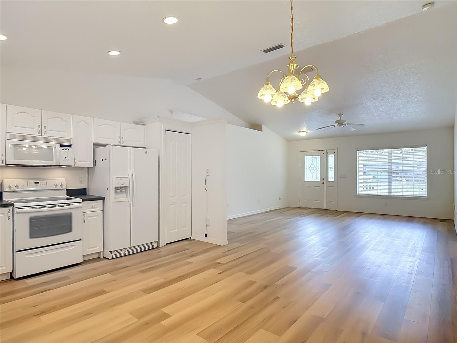 Single Family Residence at 411 COLLINS CT, ORANGE CITY, photo 12 of 34