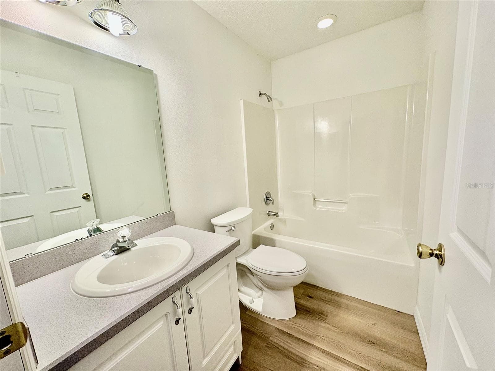 Guest Bathroom - 411 COLLINS CT, ORANGE CITY