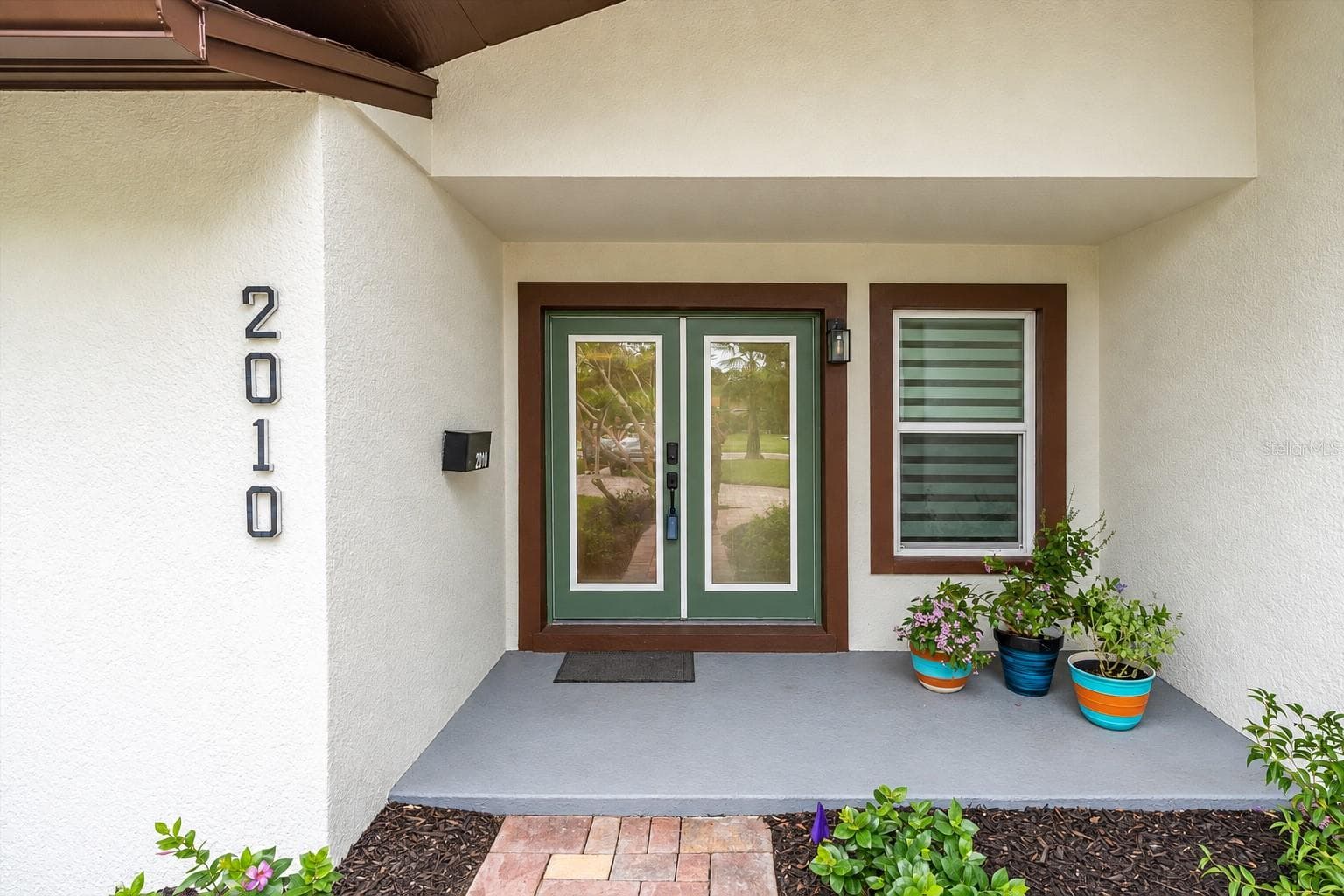 Single Family Residence at 2010 PINELLAS POINT DR S, ST PETERSBURG, photo 5 of 37