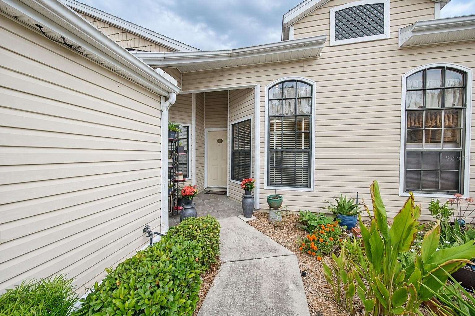front-entry - 136 JUNIPER WAY, TAVARES