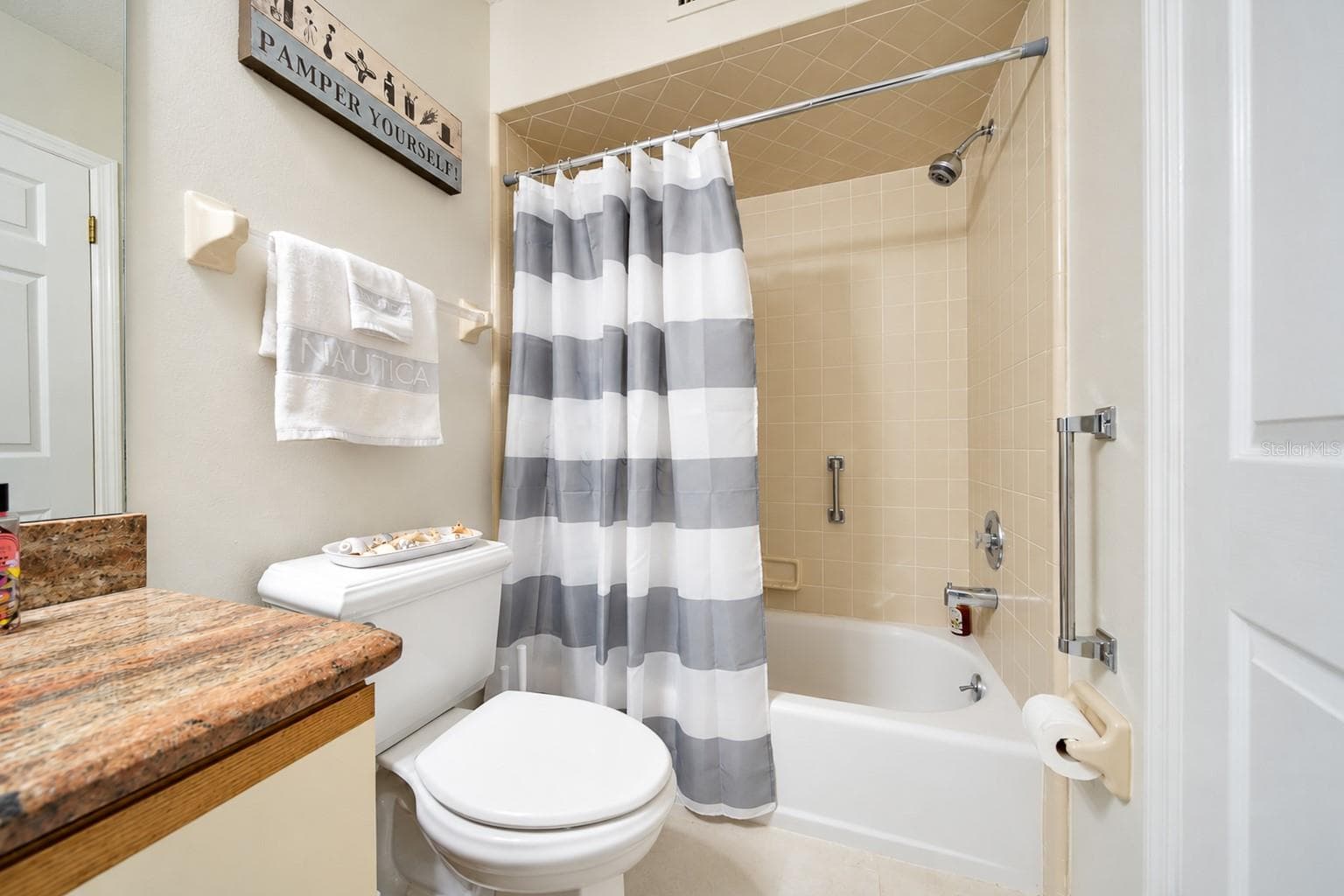 guest-bathroom - 136 JUNIPER WAY, TAVARES