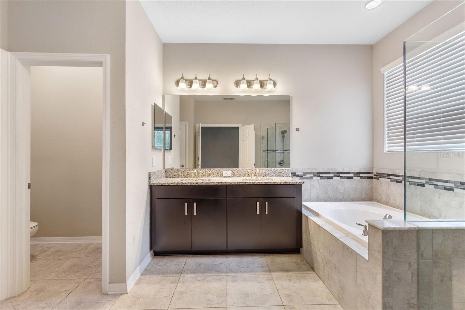 Single Family Residence at 10438 ARBOR GROVES PL, RIVERVIEW, photo 30 of 60