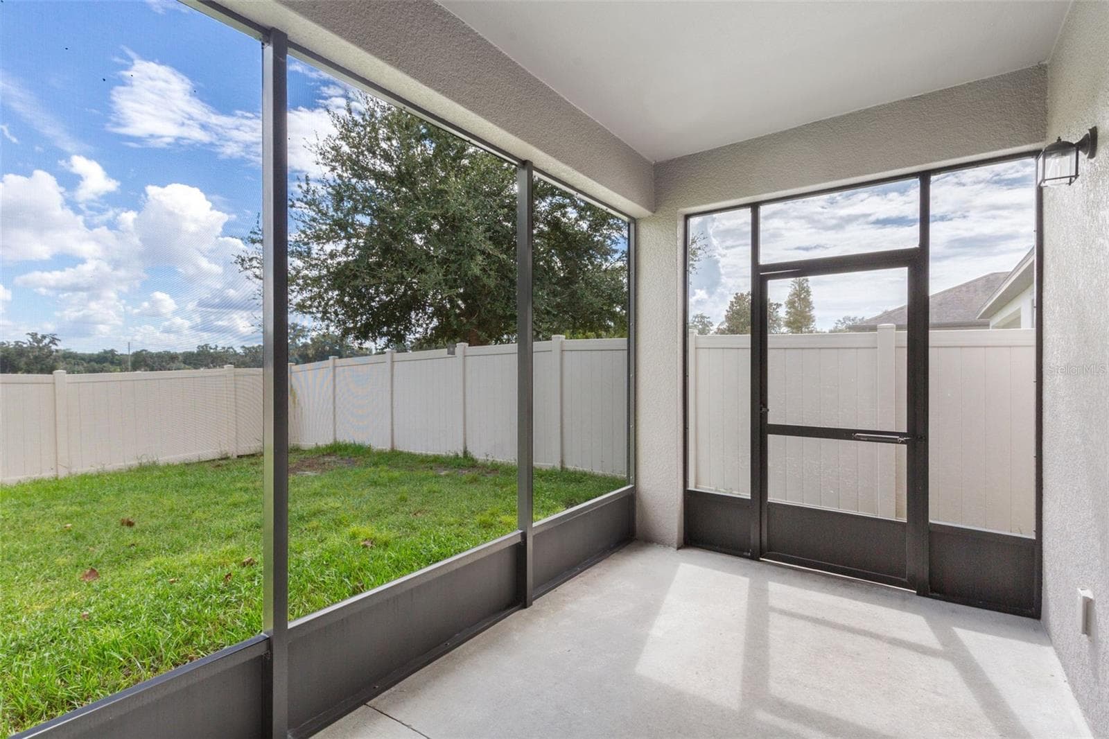 Single Family Residence at 10438 ARBOR GROVES PL, RIVERVIEW, photo 43 of 60