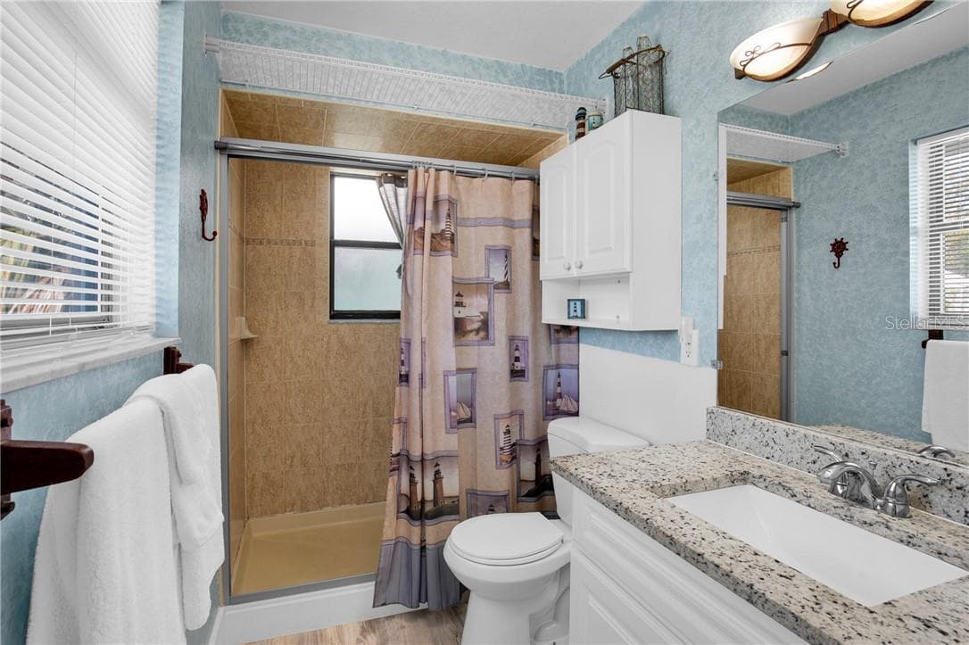 Upstairs bathroom off primary bedroom - 12396 W Standish DR, HOMOSASSA FL 34448, Homosassa