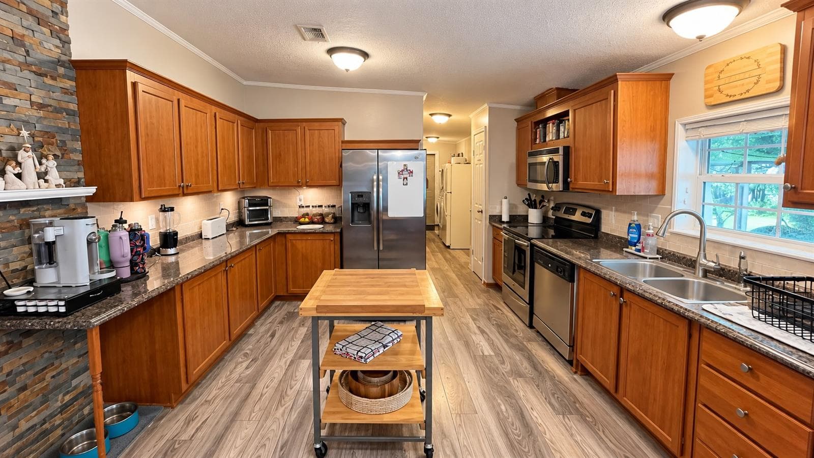 Manufactured Home at 12831 HAWK HILL DR, THONOTOSASSA, photo 6 of 32