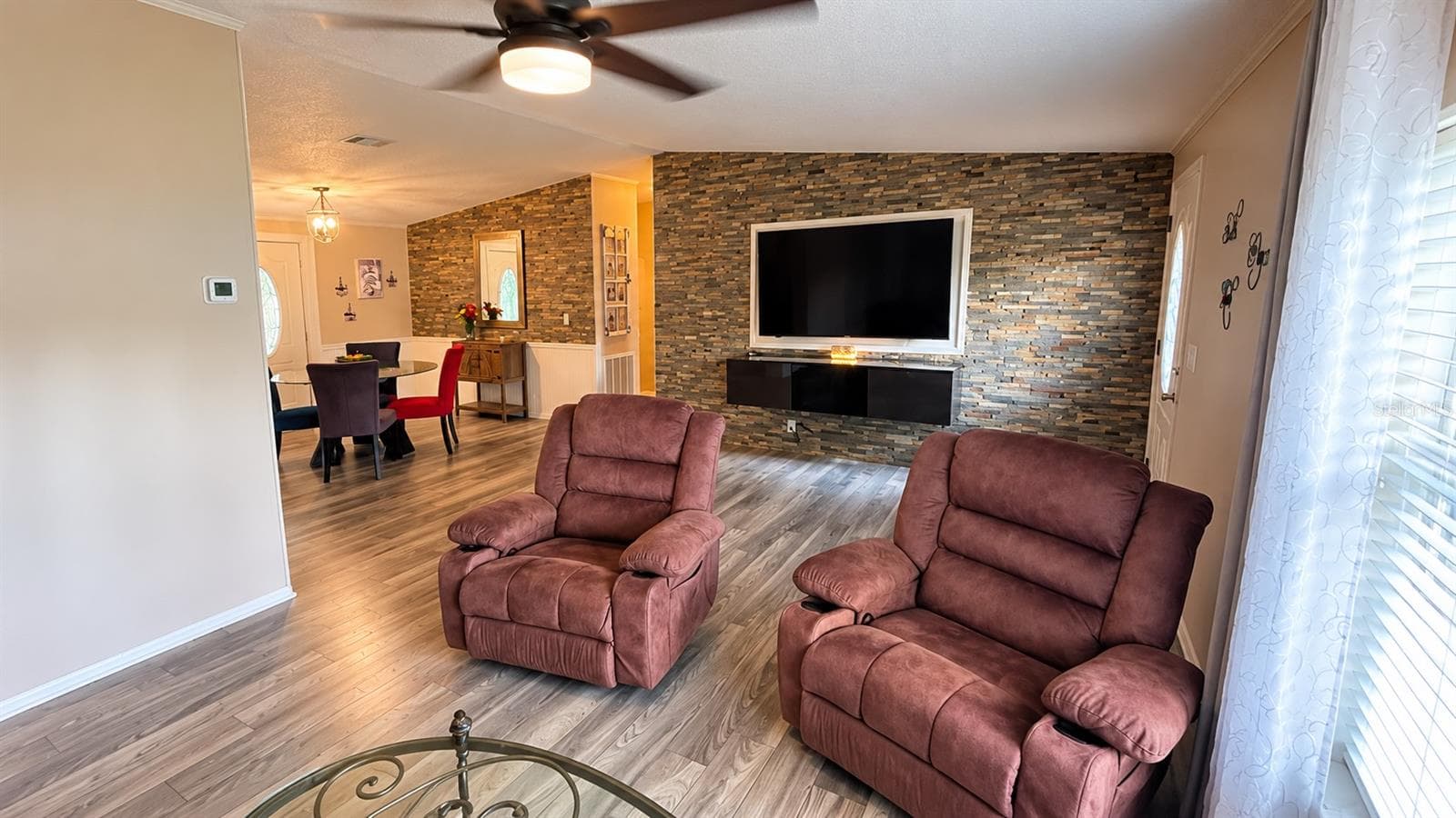 Manufactured Home at 12831 HAWK HILL DR, THONOTOSASSA, photo 7 of 32