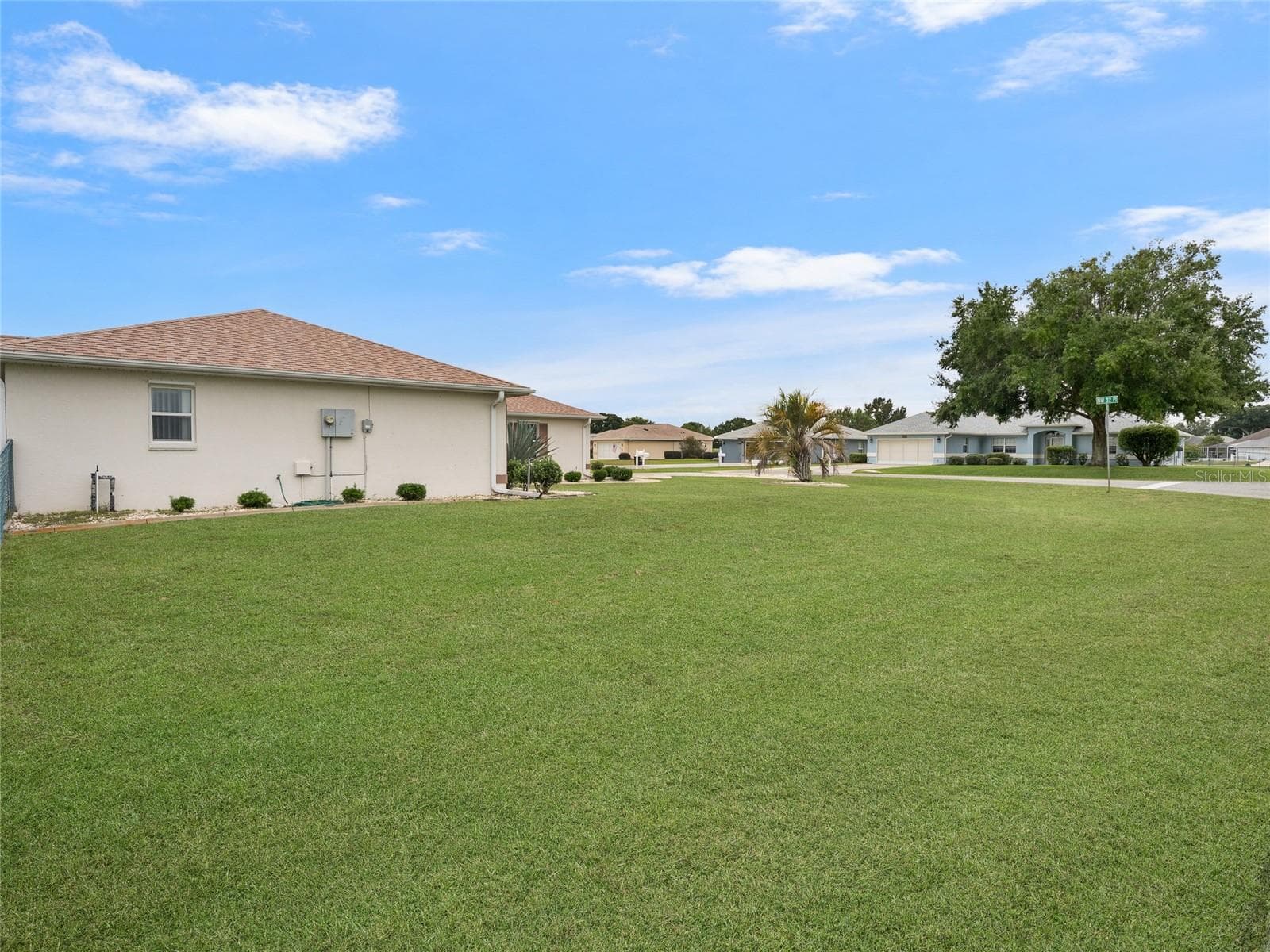 Side Yard - 5045 NW 32ND PL, OCALA