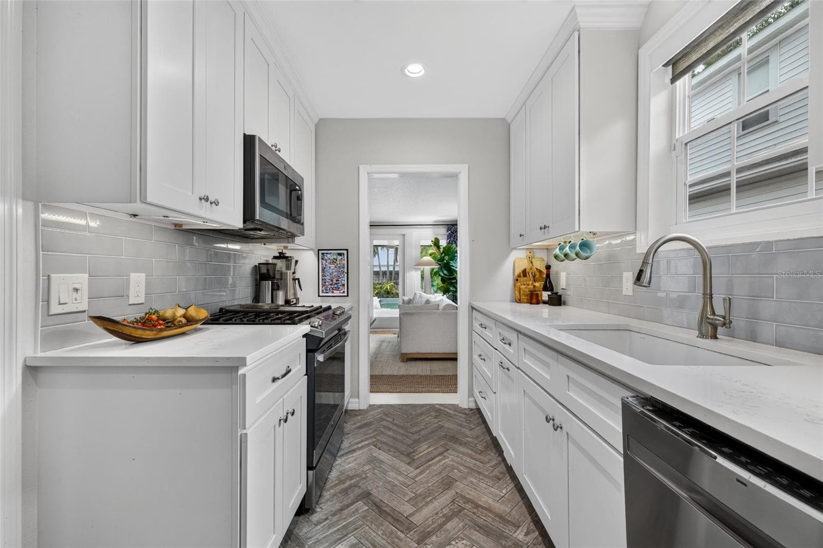 Single Family Residence at 118 26TH AVE N, ST PETERSBURG, photo 17 of 63