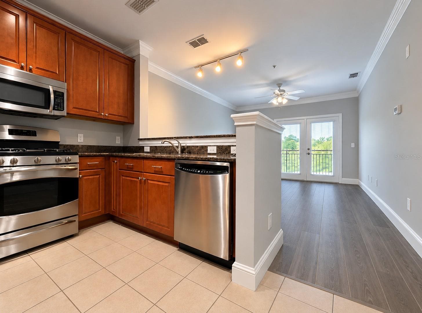 Apartment at 154 TUSKAWILLA ROAD #1-312, WINTER SPRINGS, photo 4 of 26