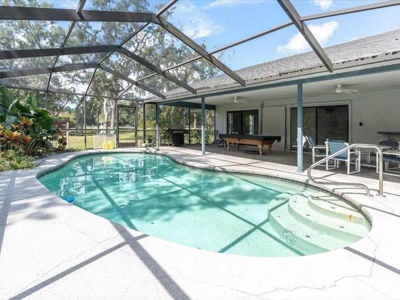 Single Family Residence at 11211 PINE FOREST DR, NEW PORT RICHEY, photo 2 of 47
