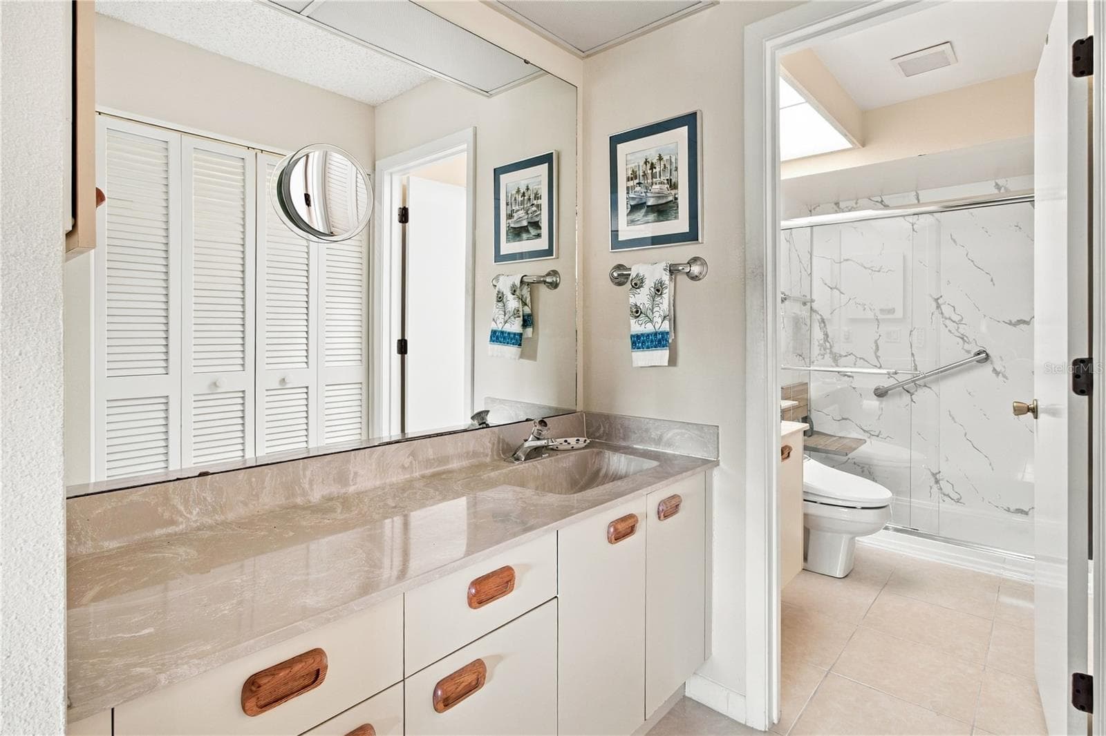 Primary Bathroom - 3123 SANDLEHEATH #4, SARASOTA