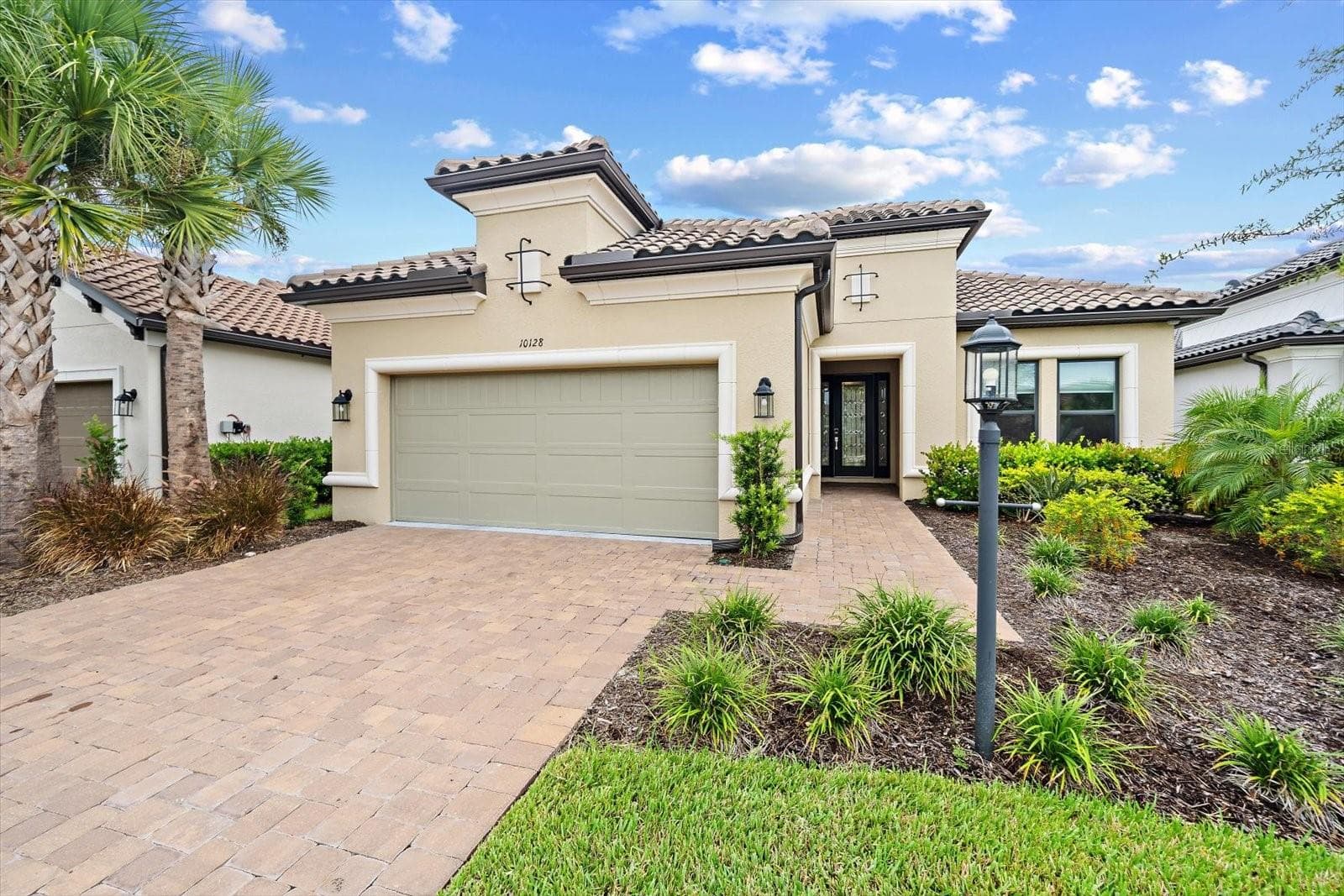 Single Family Residence at 10128 MORNING MIST LN, SARASOTA, photo 2 of 49