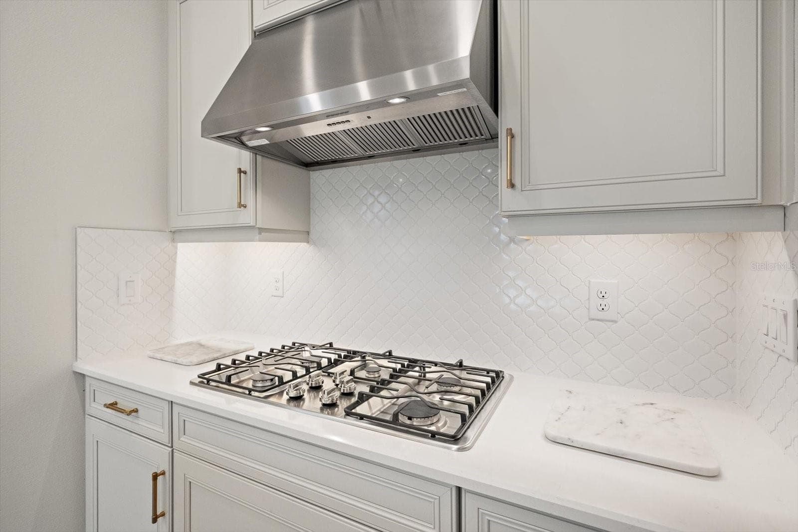 Gourmet Kitchen - 10128 MORNING MIST LN, SARASOTA