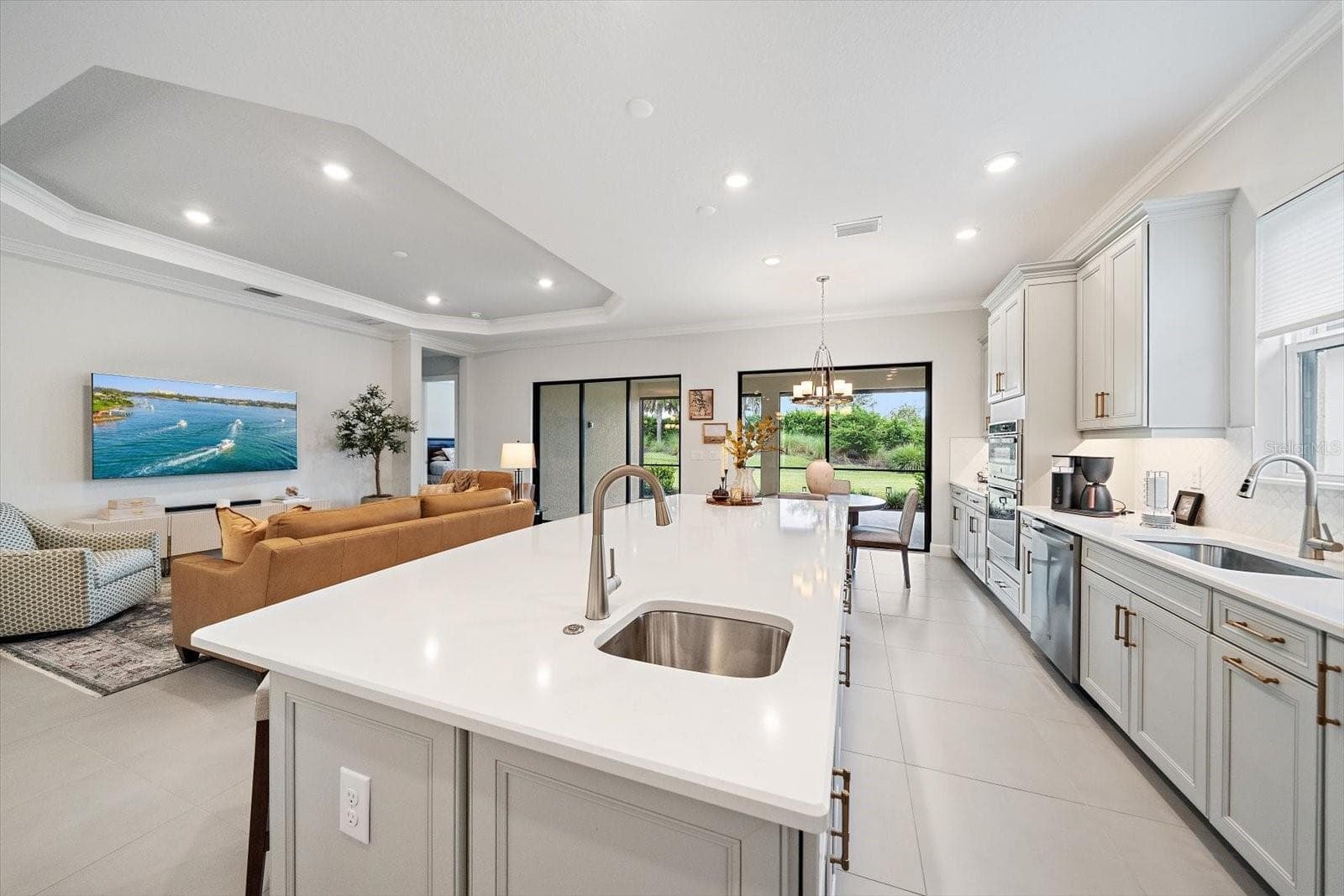 Gourmet Kitchen - 10128 MORNING MIST LN, SARASOTA