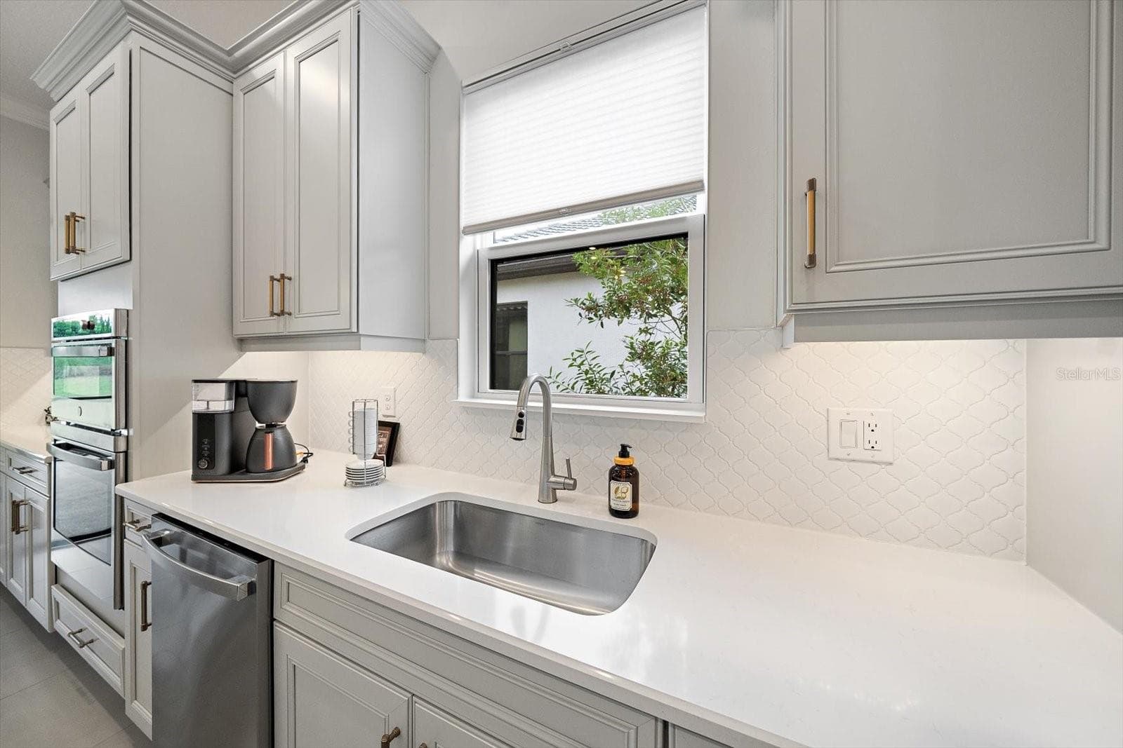 Gourmet Kitchen - 10128 MORNING MIST LN, SARASOTA
