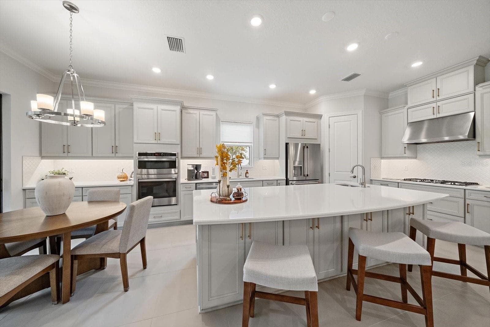 Gourmet Kitchen - 10128 MORNING MIST LN, SARASOTA