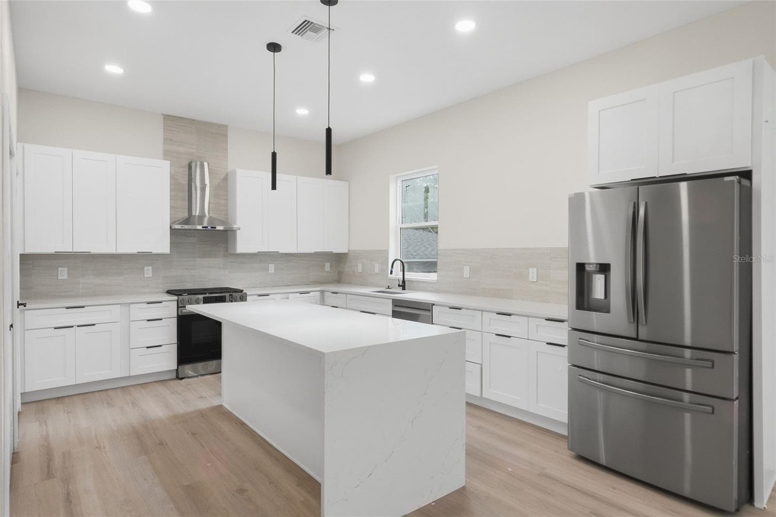 Single Family Residence at 2144 5TH AVE N, ST PETERSBURG, photo 3 of 41