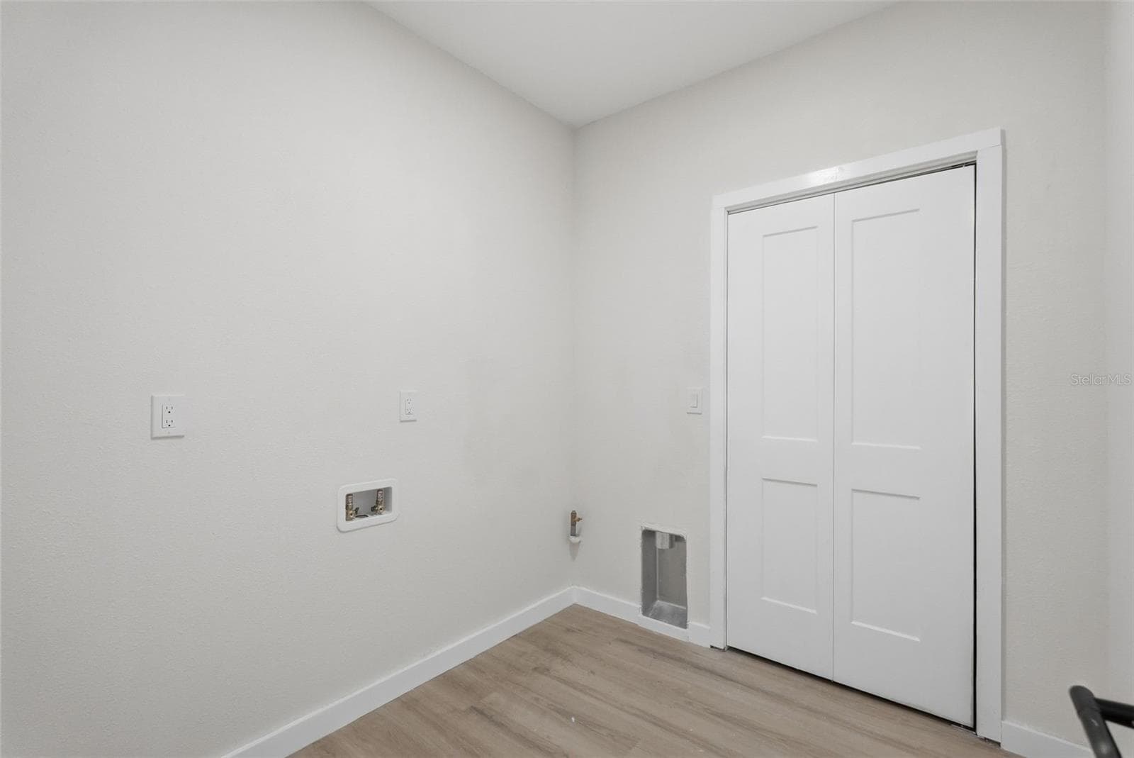 First floor laundry room - 2144 5TH AVE N, ST PETERSBURG