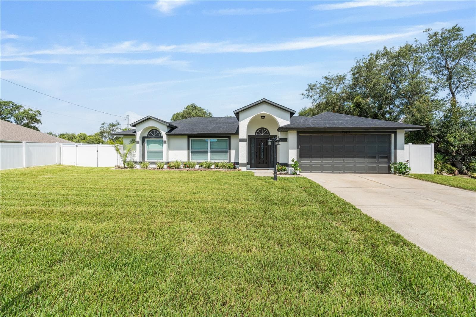 Front exterior - 2685 GROVELAND AVE, DELTONA