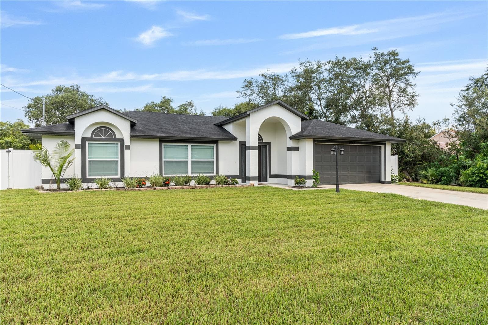 Front exterior - 2685 GROVELAND AVE, DELTONA
