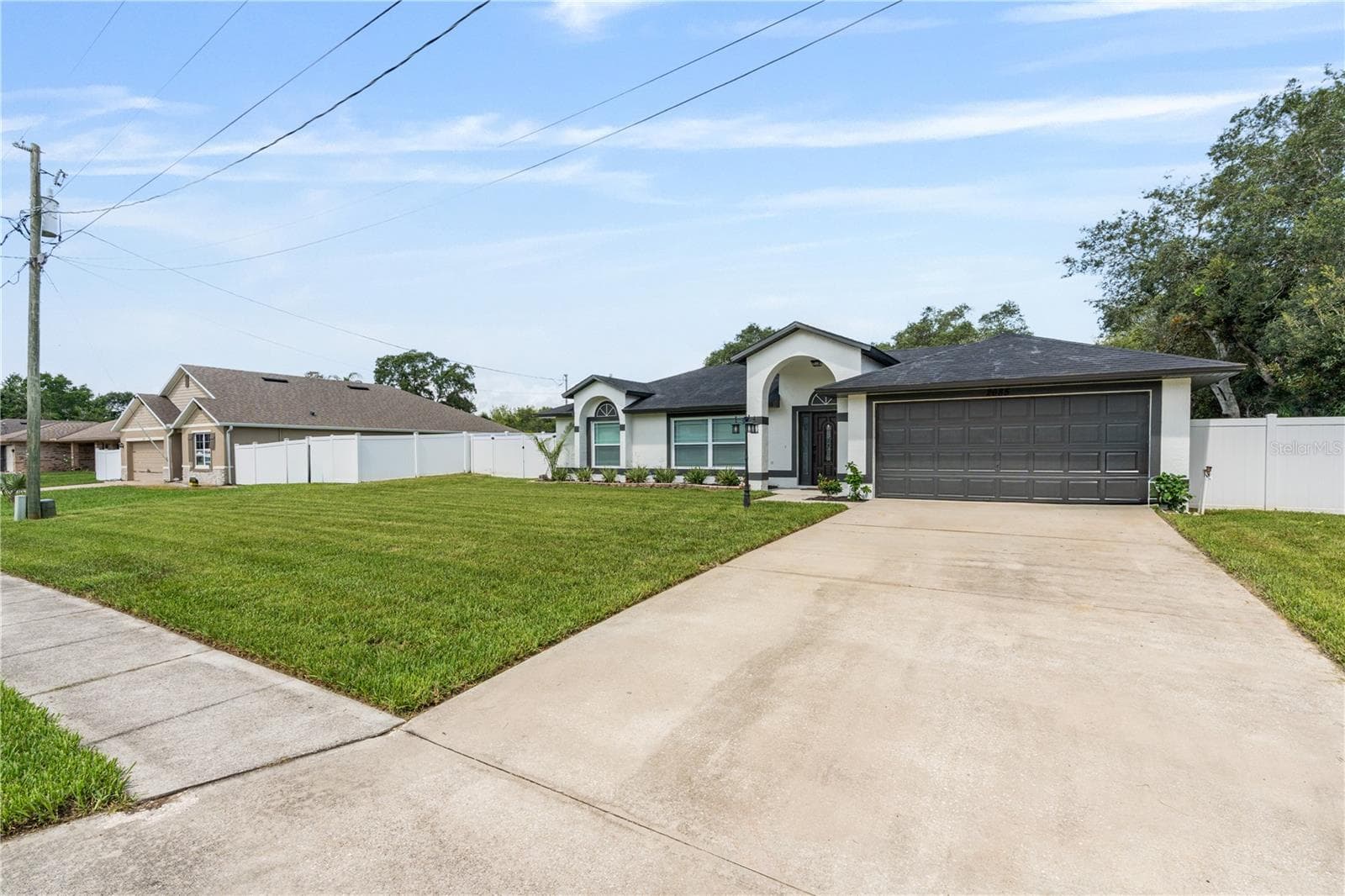 Driveway - 2685 GROVELAND AVE, DELTONA
