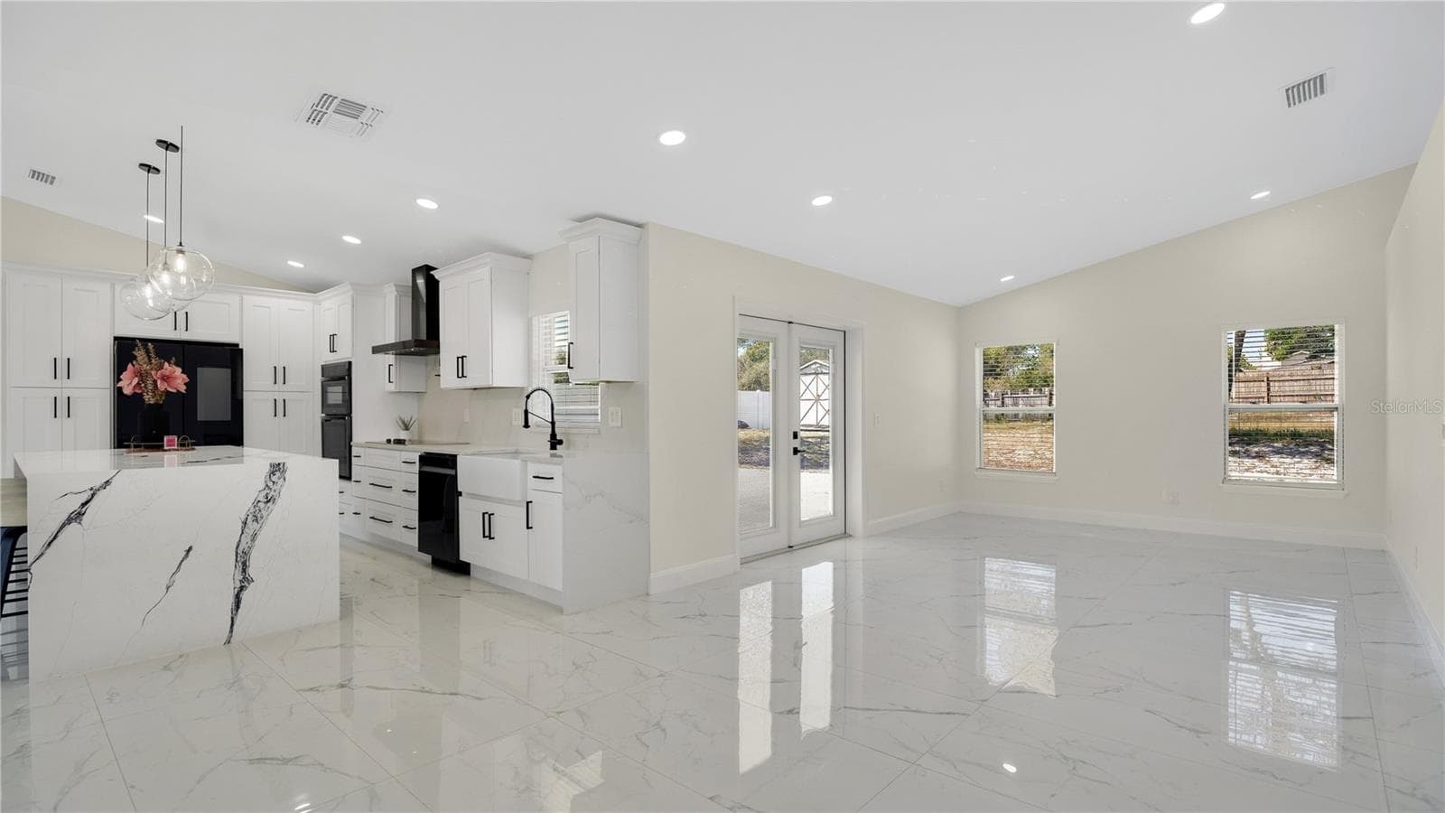 Open living area with vaulted ceilings - 2685 GROVELAND AVE, DELTONA