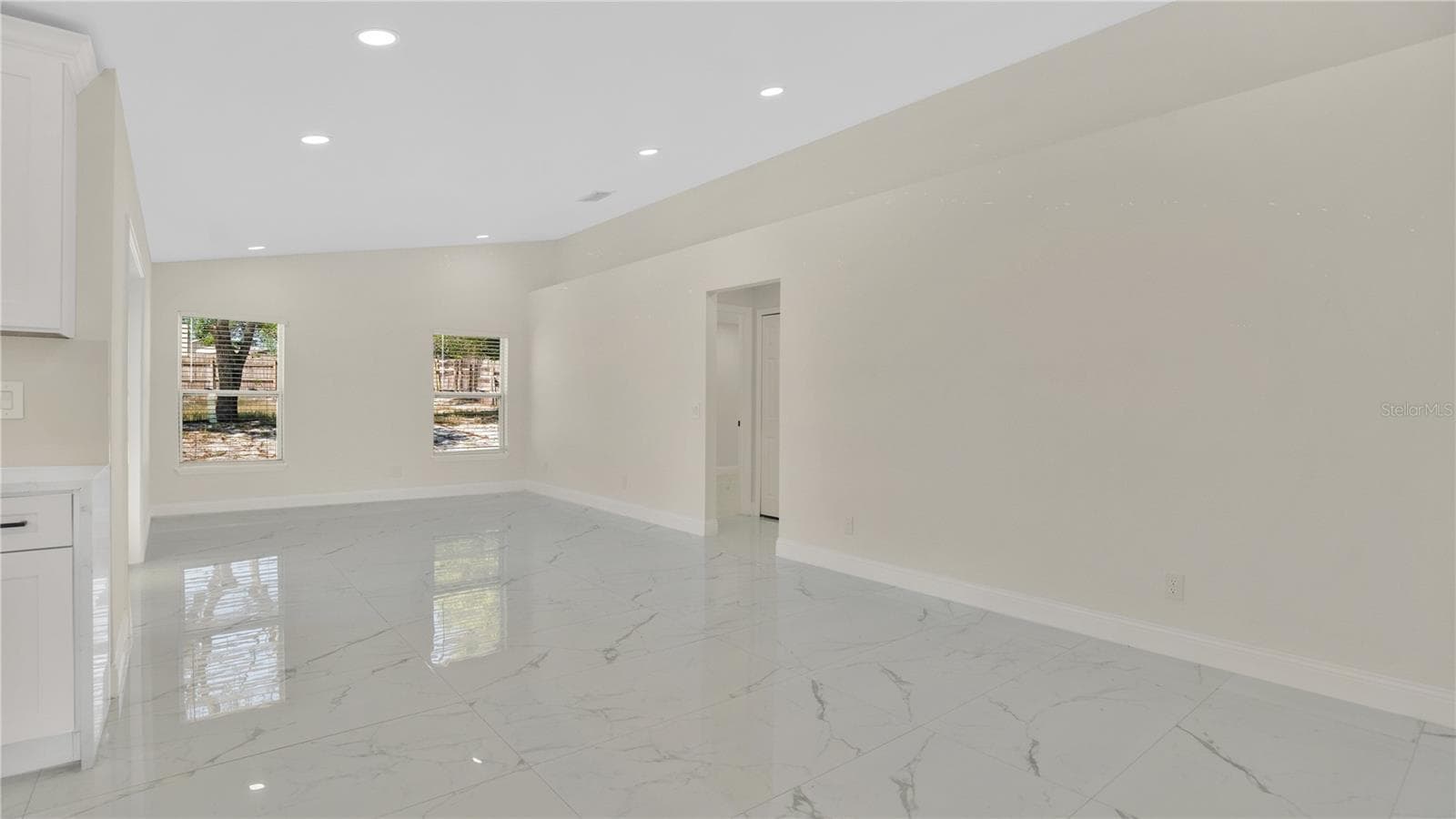 Living area - 2685 GROVELAND AVE, DELTONA