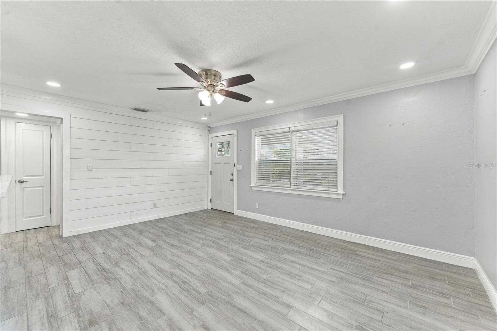 Living room - 5143 NEWTON AVE S, GULFPORT