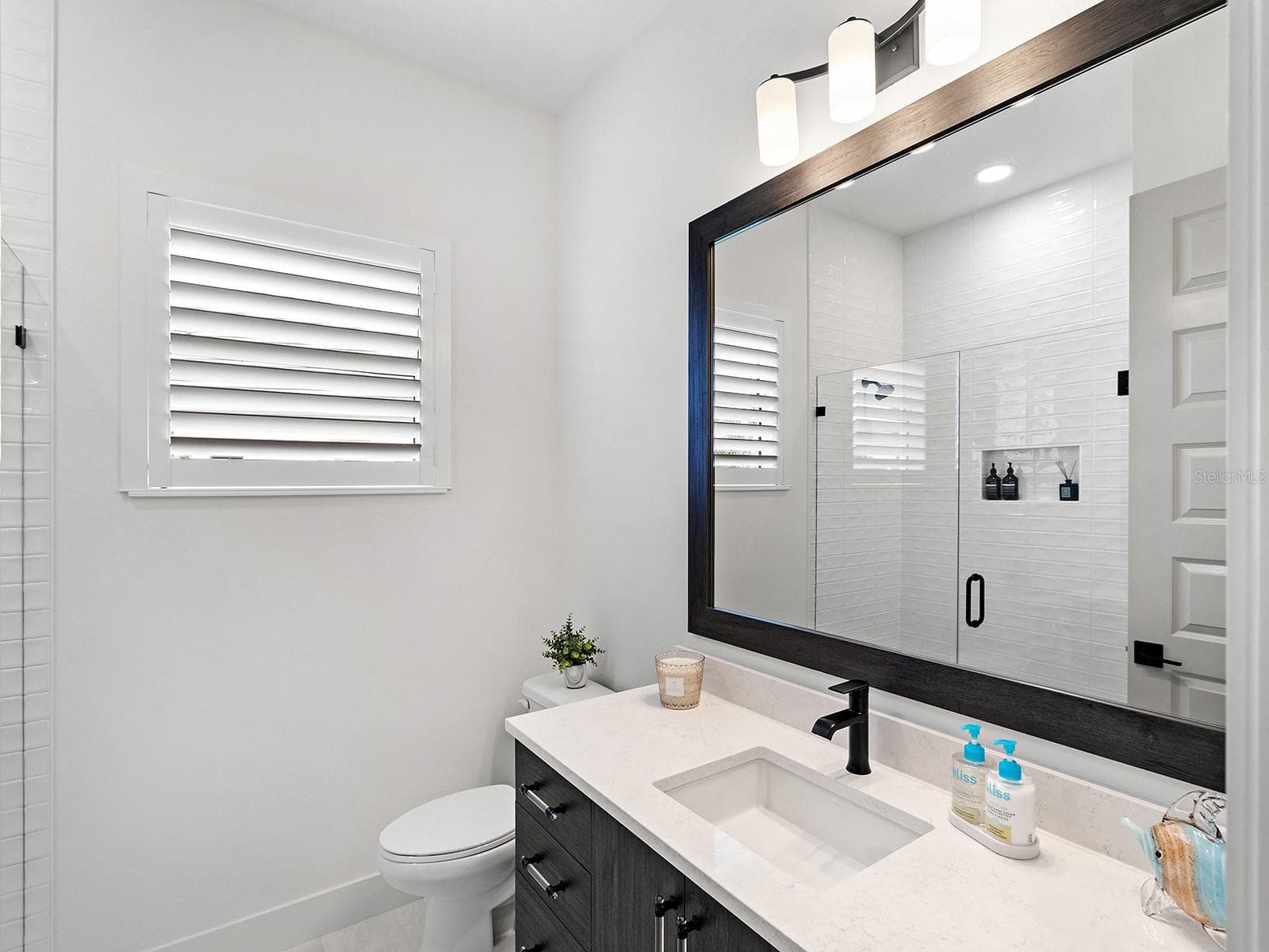 Full Guest Bathroom - 1320 IVORY TUSK CIR, SARASOTA