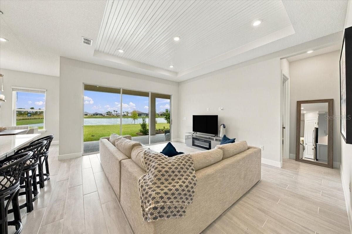 Great Room!! - 13705 IONA AVE, PALMETTO