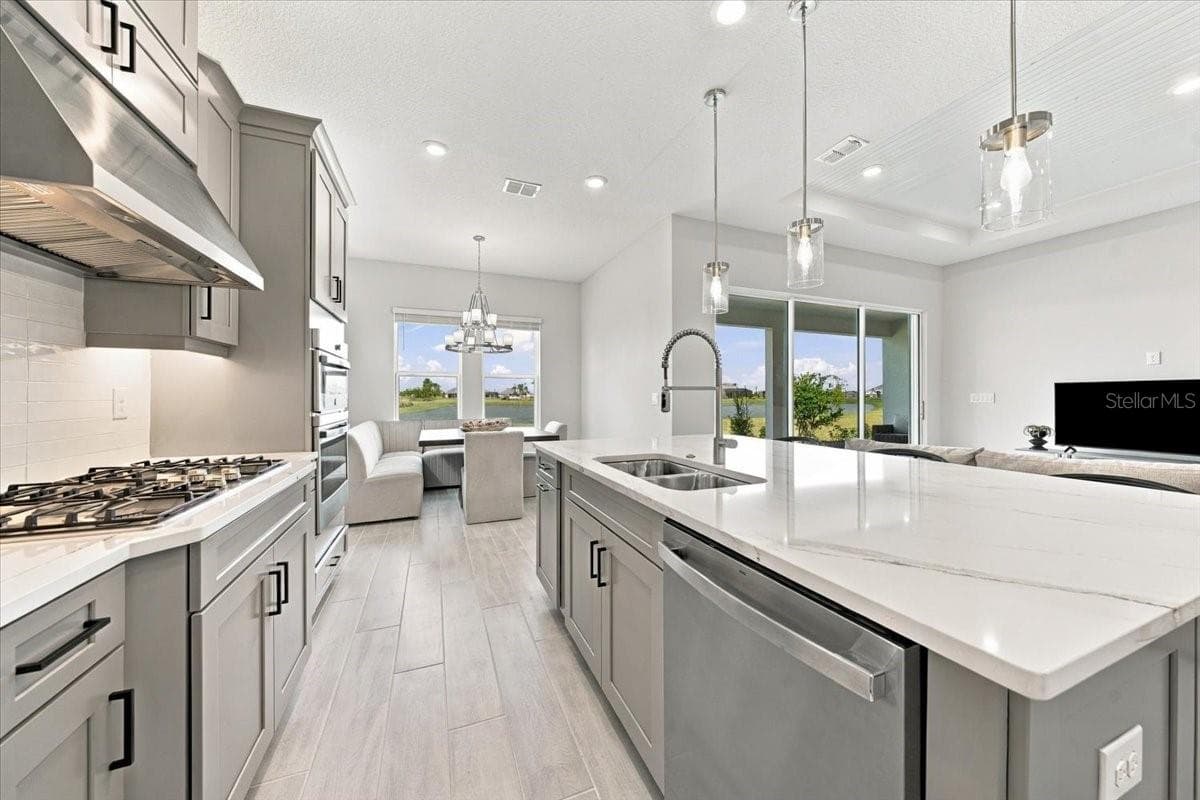 Single Family Residence at 13705 IONA AVE, PALMETTO, photo 16 of 45
