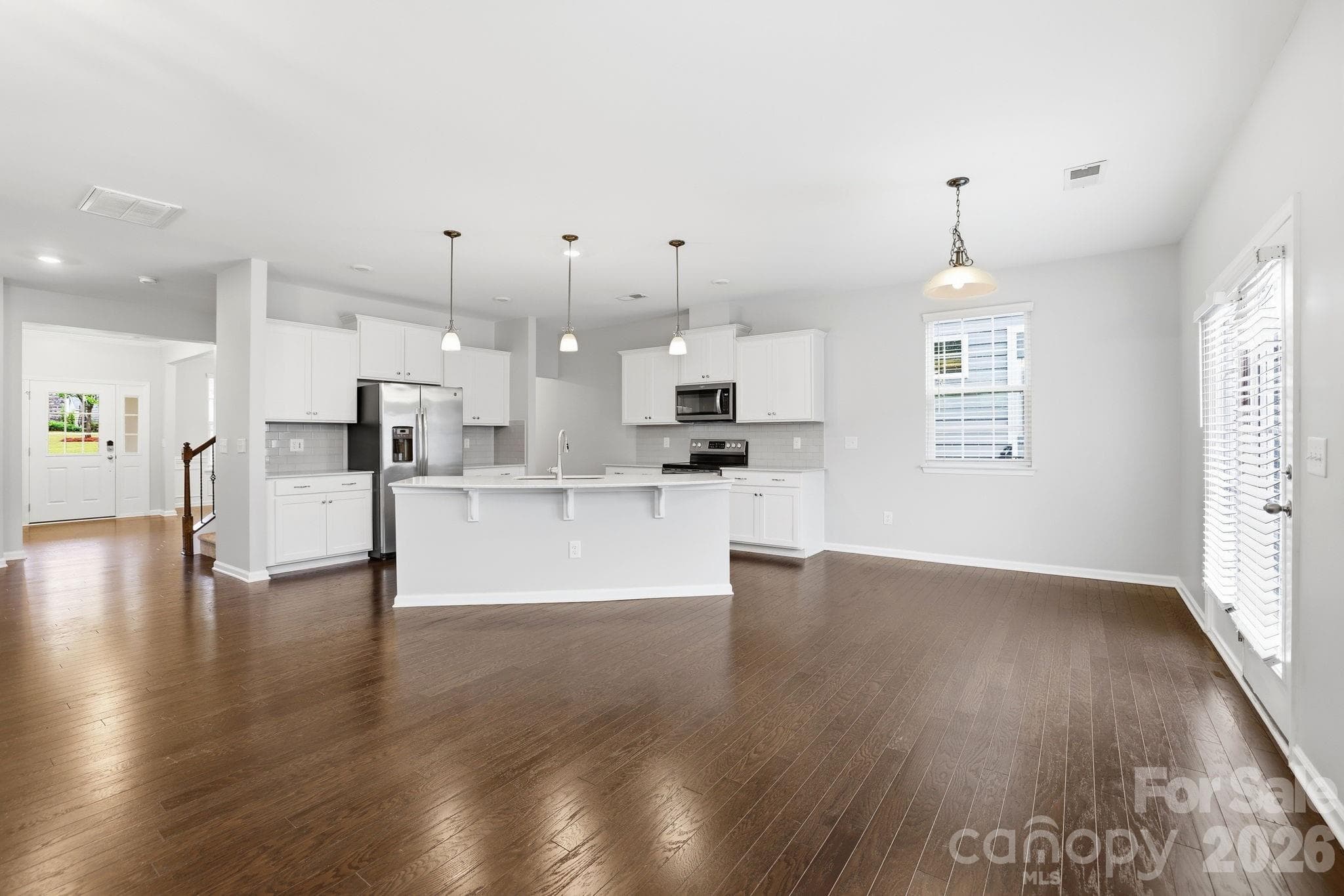 Single Family Residence at 8123 Cornhill Avenue, Charlotte, photo 9 of 37