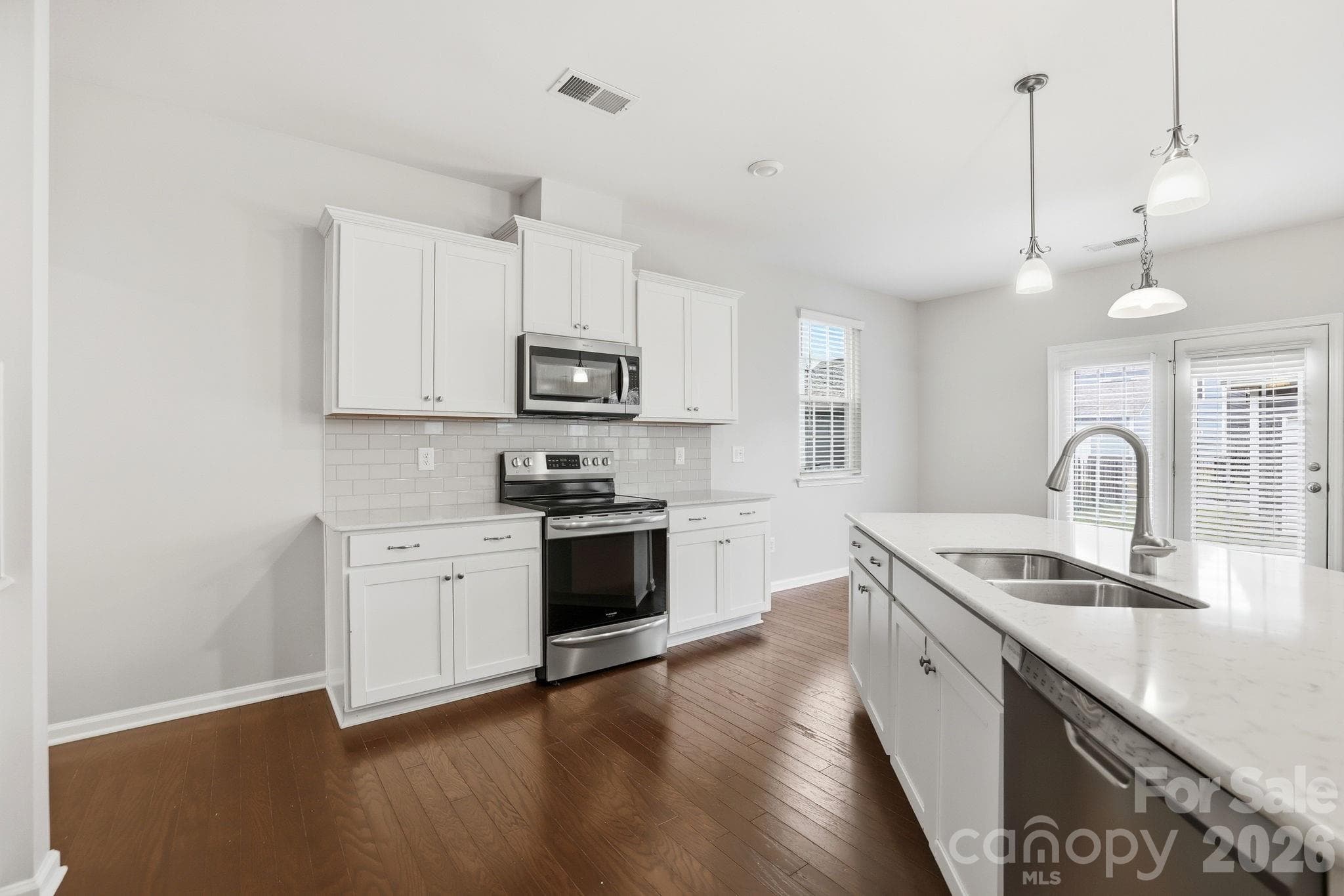 Single Family Residence at 8123 Cornhill Avenue, Charlotte, photo 6 of 37