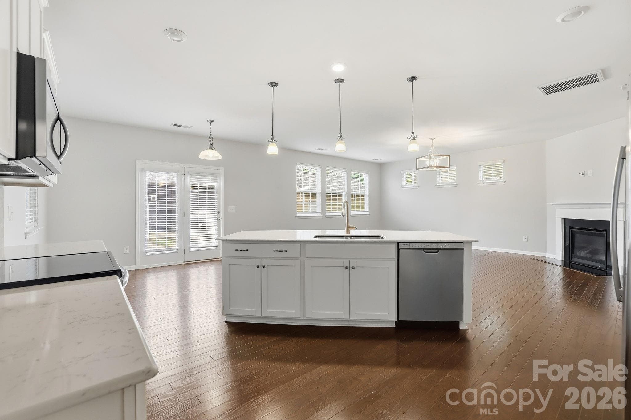 Single Family Residence at 8123 Cornhill Avenue, Charlotte, photo 7 of 37