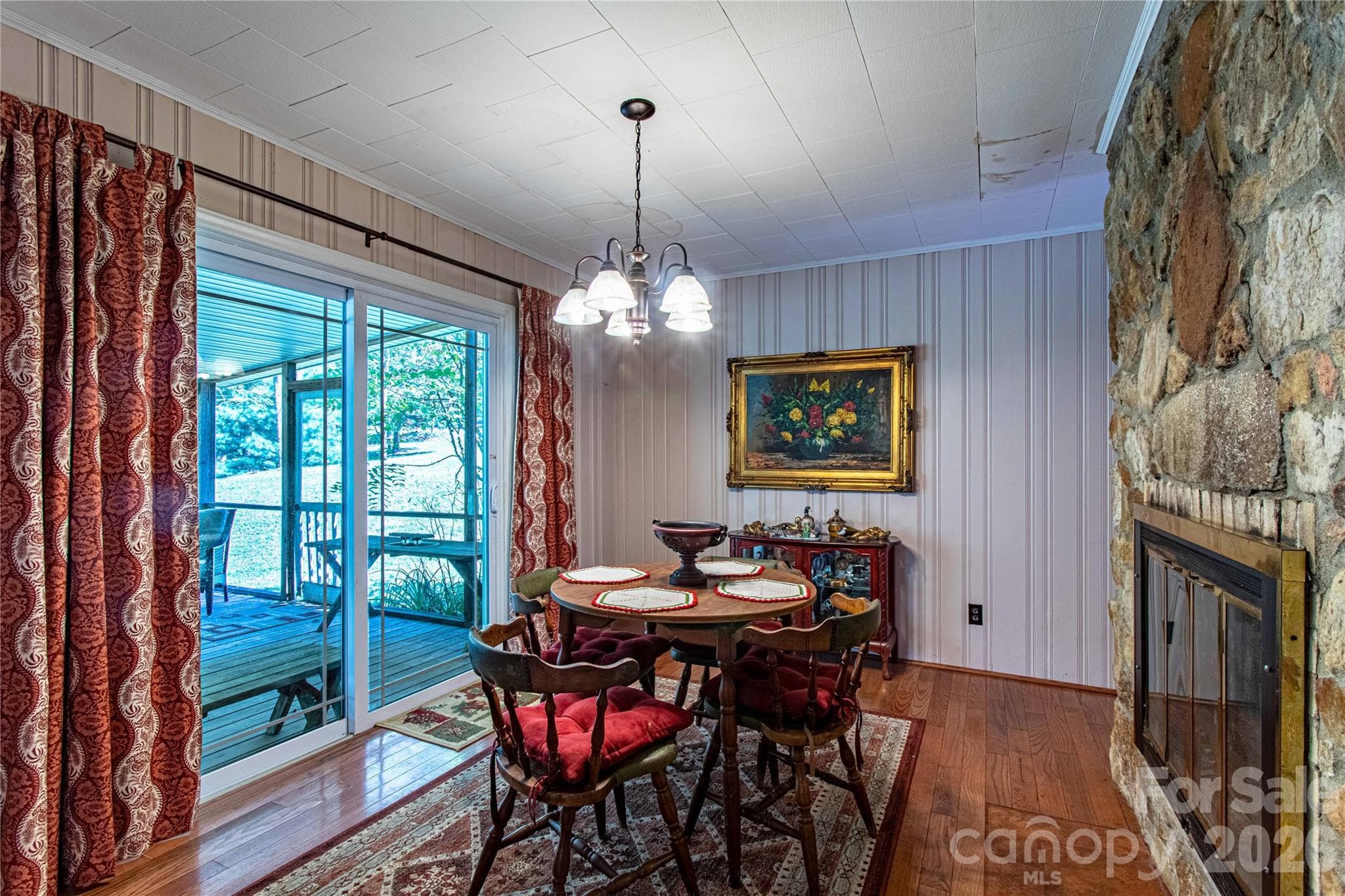 dining area in the kitchen - 2586 Kim Miller Road, Lake Toxaway