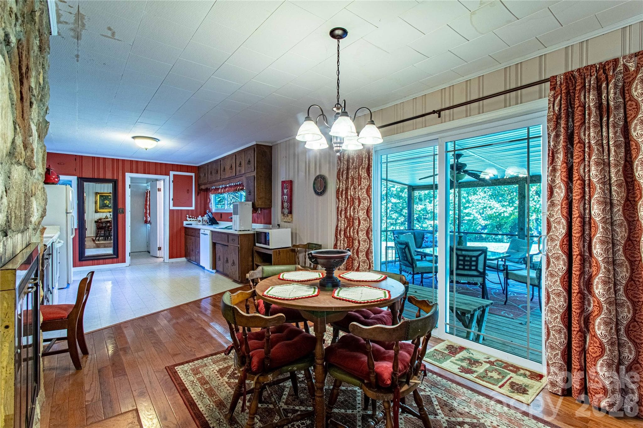 eat in kitchen with sliding doors to large screened porch - 2586 Kim Miller Road, Lake Toxaway