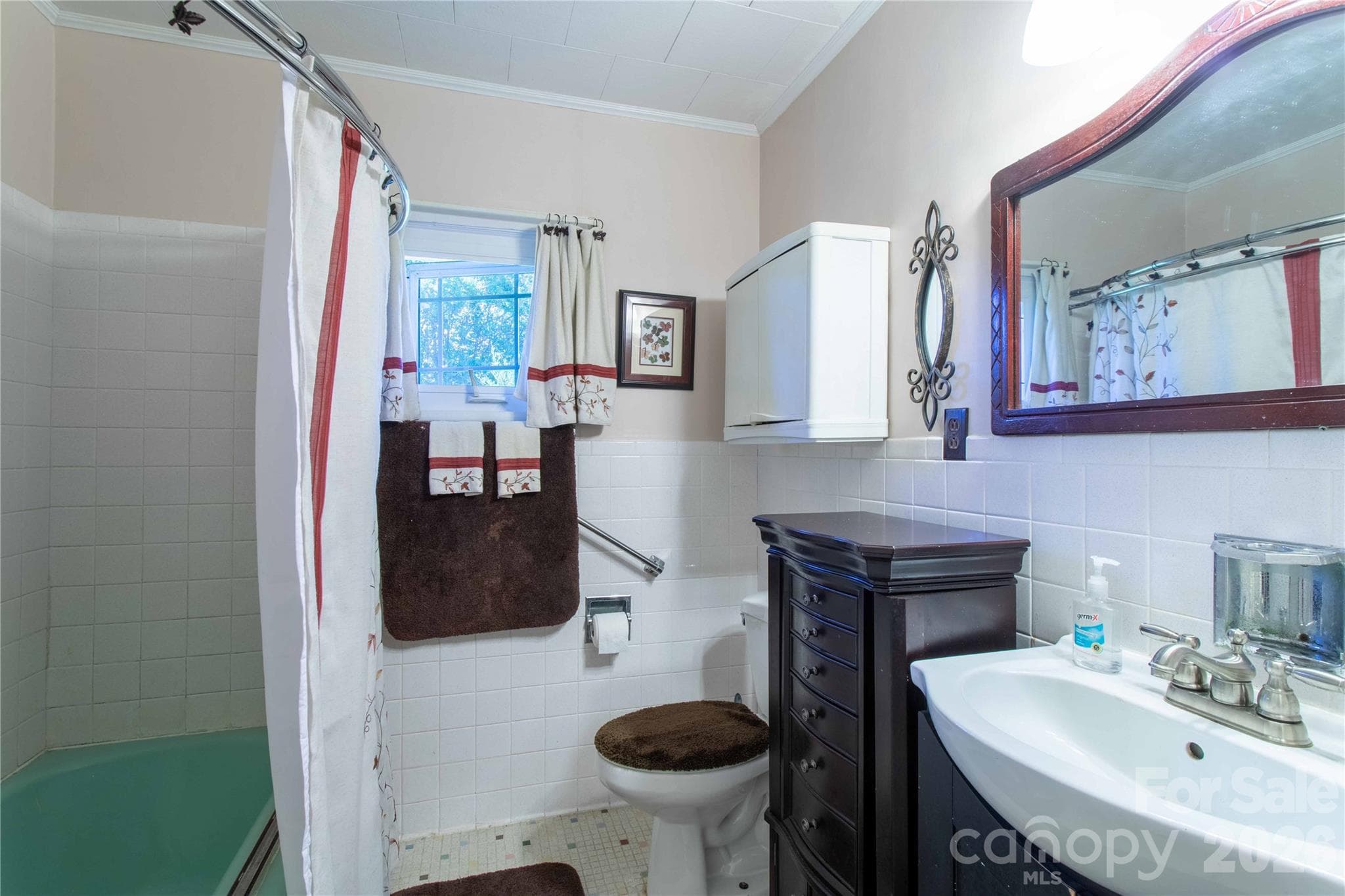 full bath - 2586 Kim Miller Road, Lake Toxaway