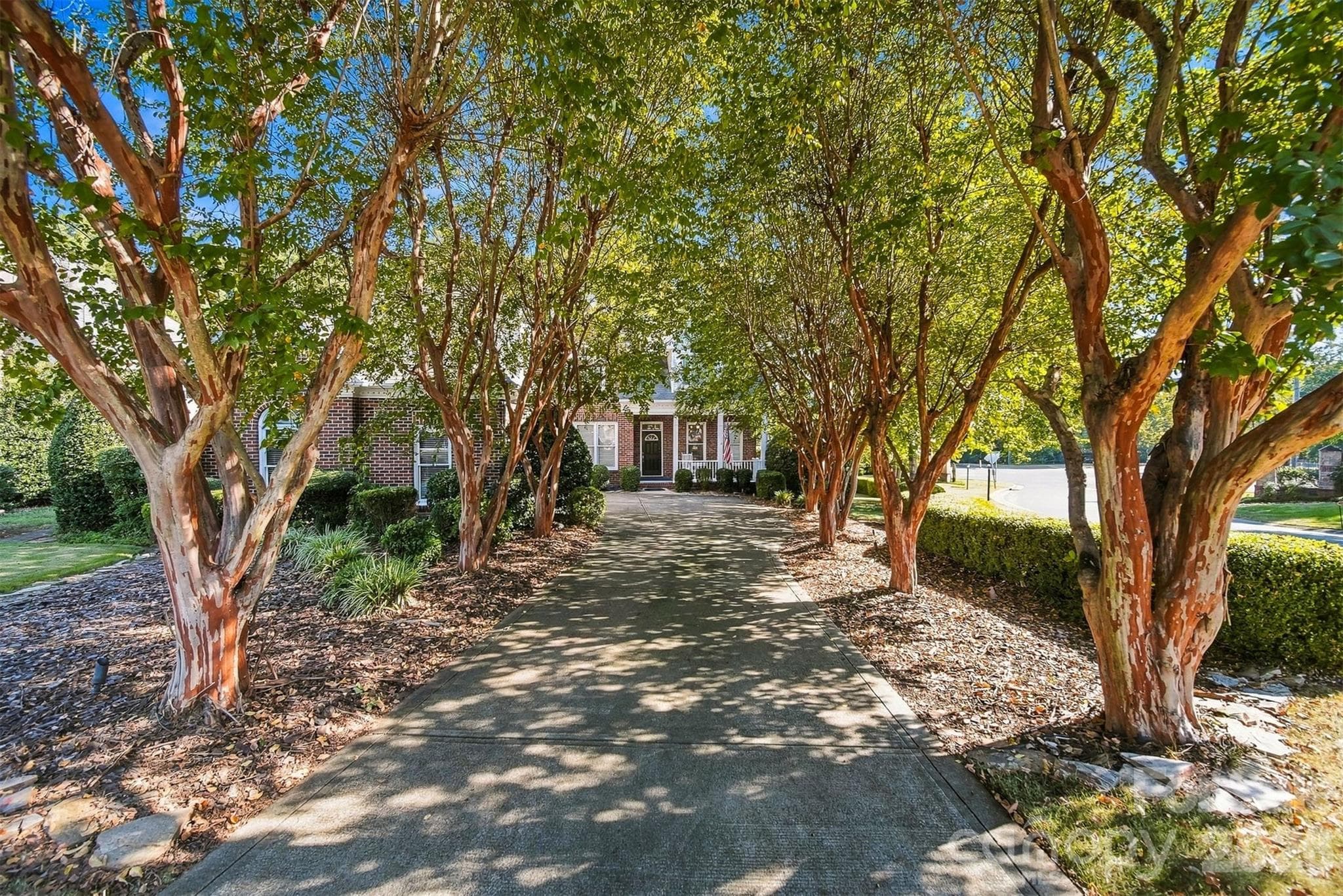Single Family Residence at 5539 Sunstar Court, Charlotte, photo 2 of 47