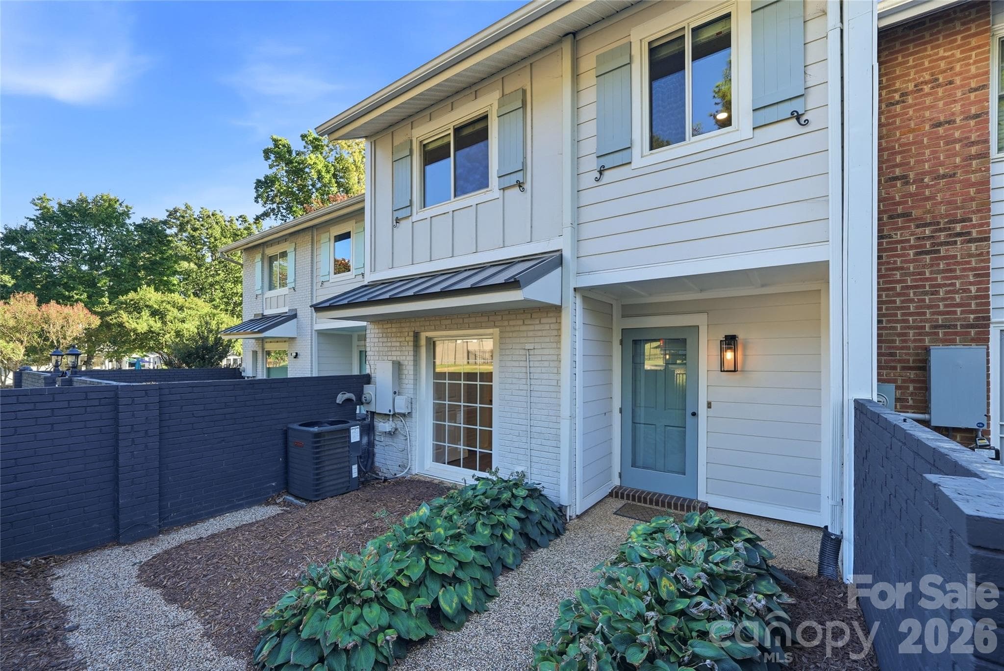 Townhouse at 8014 Westcape Drive, Denver, photo 2 of 31