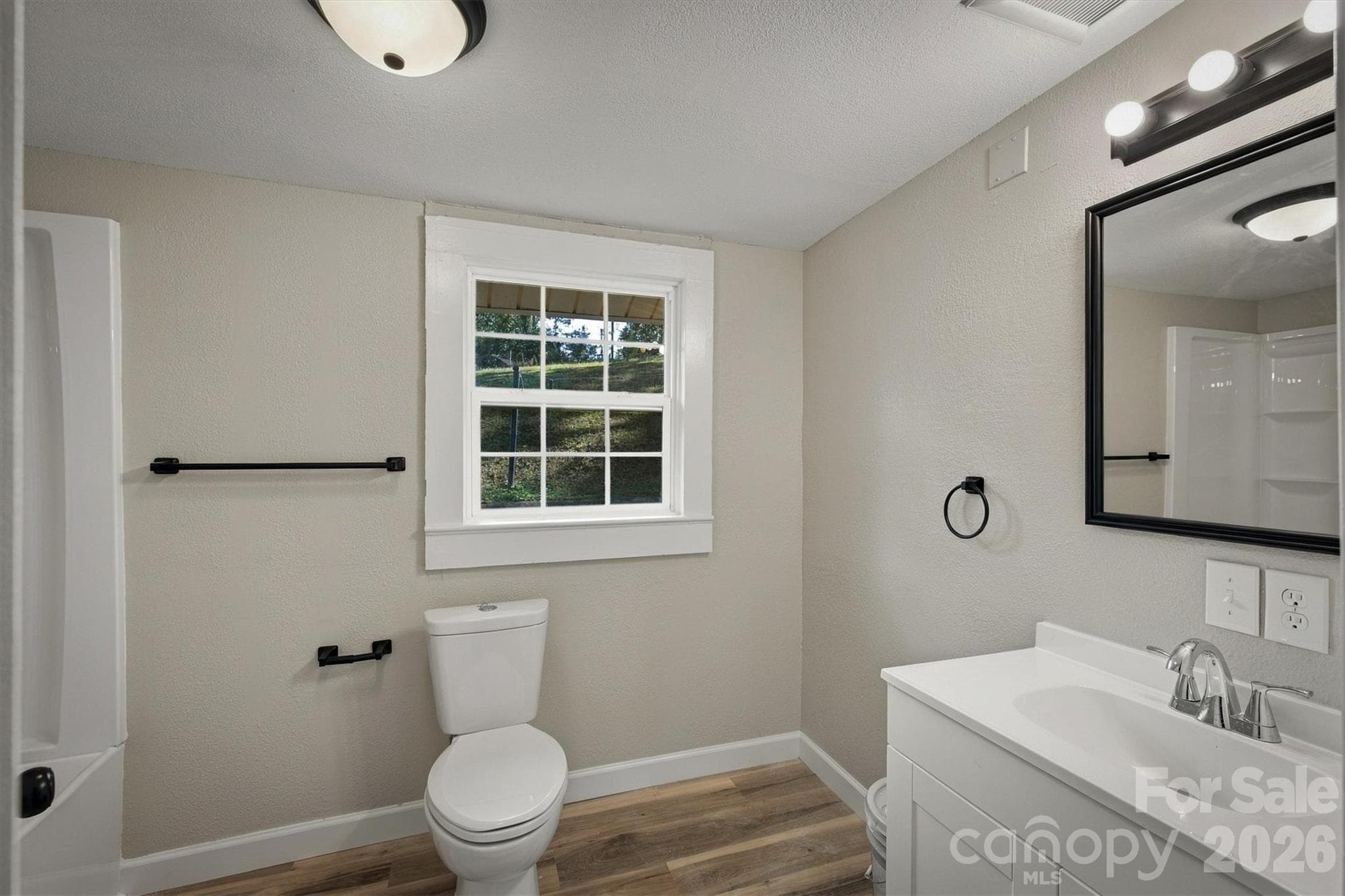 Full Bathroom - 1203 Spainhour Street, Lenoir
