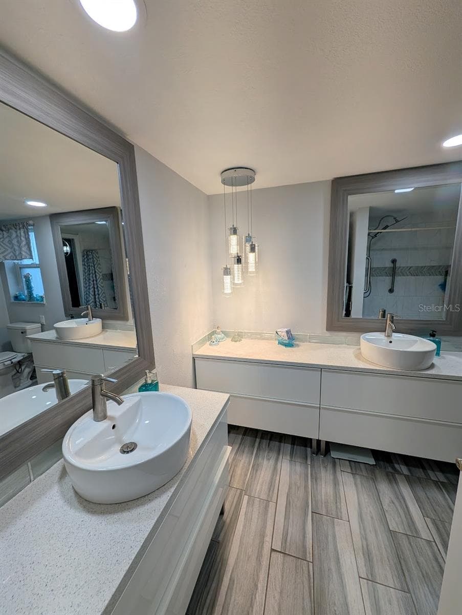 Primary Bath - 7136 VISTA WAY, PORT RICHEY