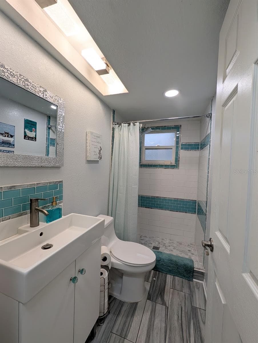 Secondary Bath - 7136 VISTA WAY, PORT RICHEY