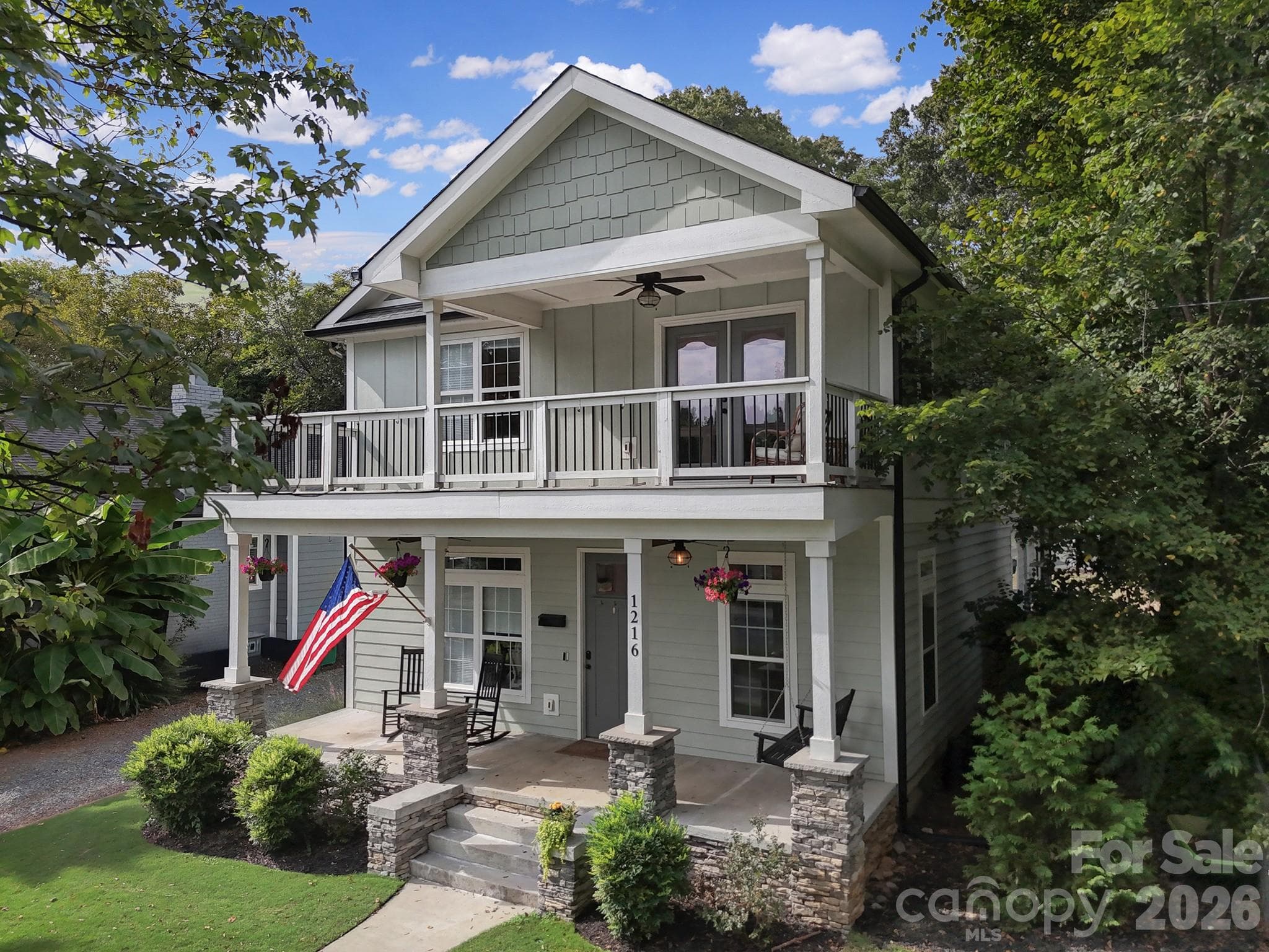 Single Family Residence at 1216 Effingham Road, Charlotte, photo 2 of 42