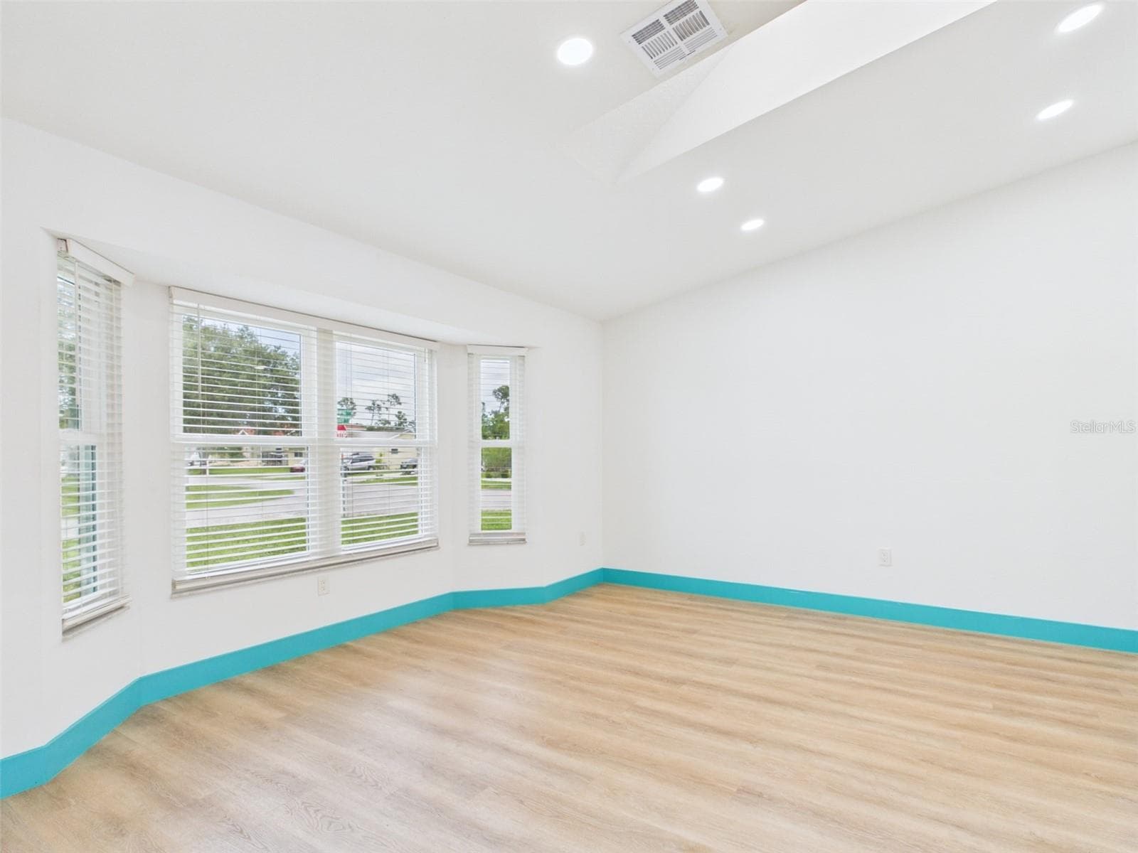 Single Family Residence at 20167 HOLLAND AVE, PORT CHARLOTTE, photo 5 of 40