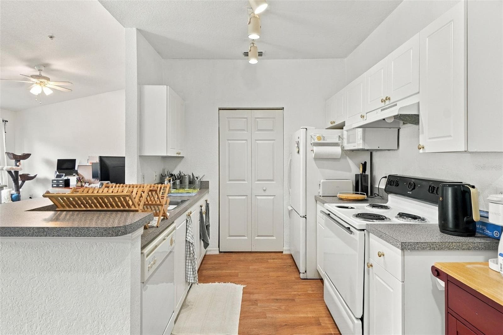 Kitchen - 822 GRAND REGENCY PT #201, ALTAMONTE SPRINGS