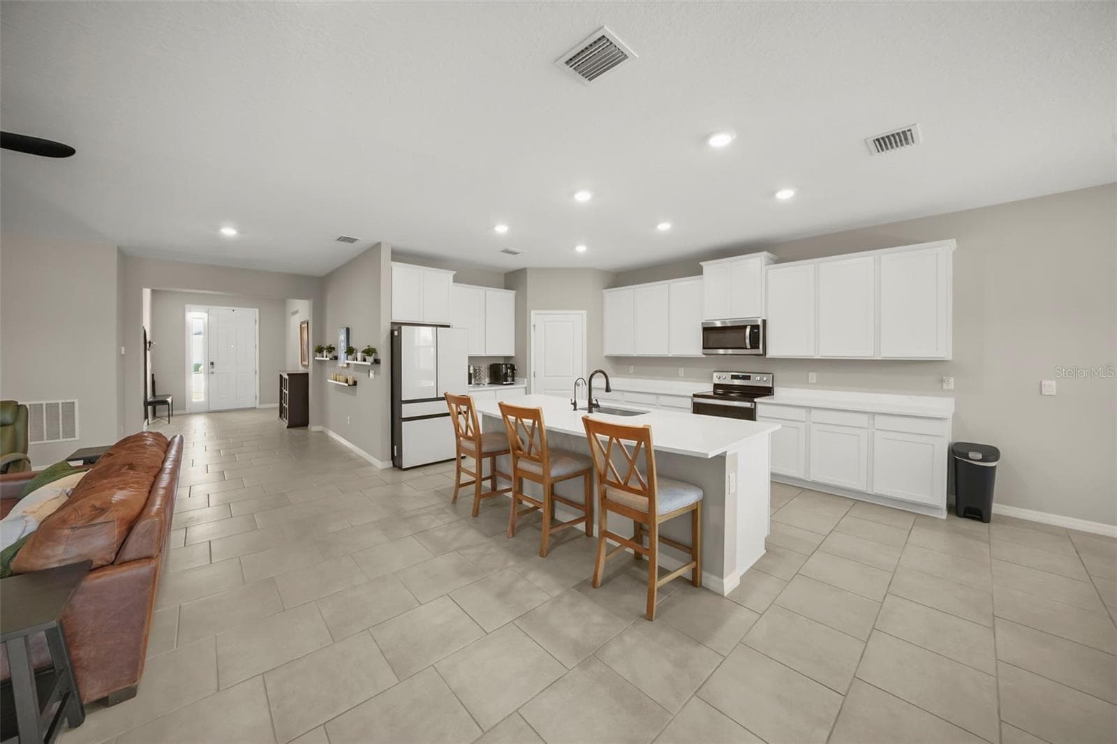 Single Family Residence at 6016 WANDERING WILLOW DR, WESLEY CHAPEL, photo 7 of 26