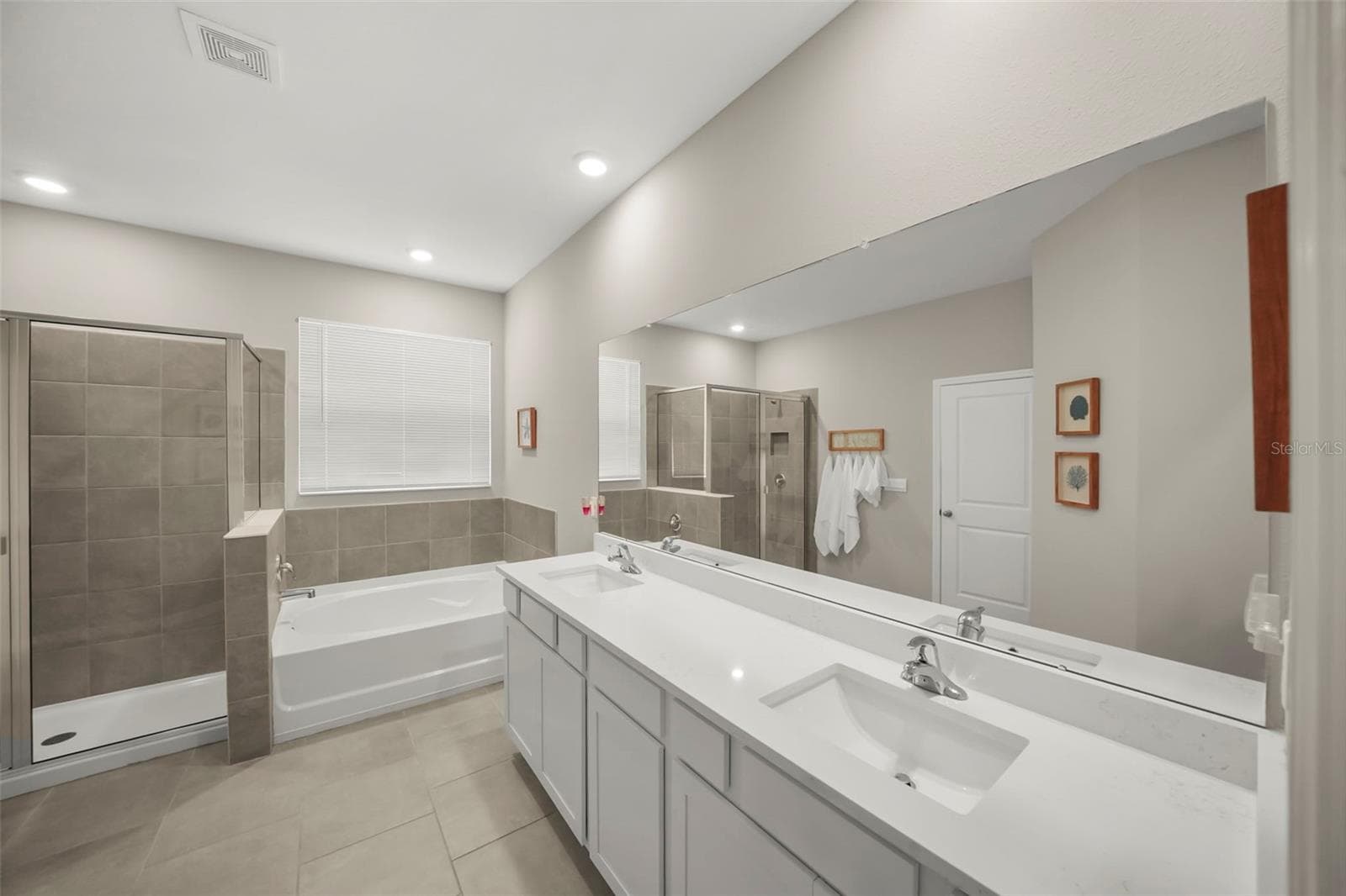 Single Family Residence at 6016 WANDERING WILLOW DR, WESLEY CHAPEL, photo 12 of 26