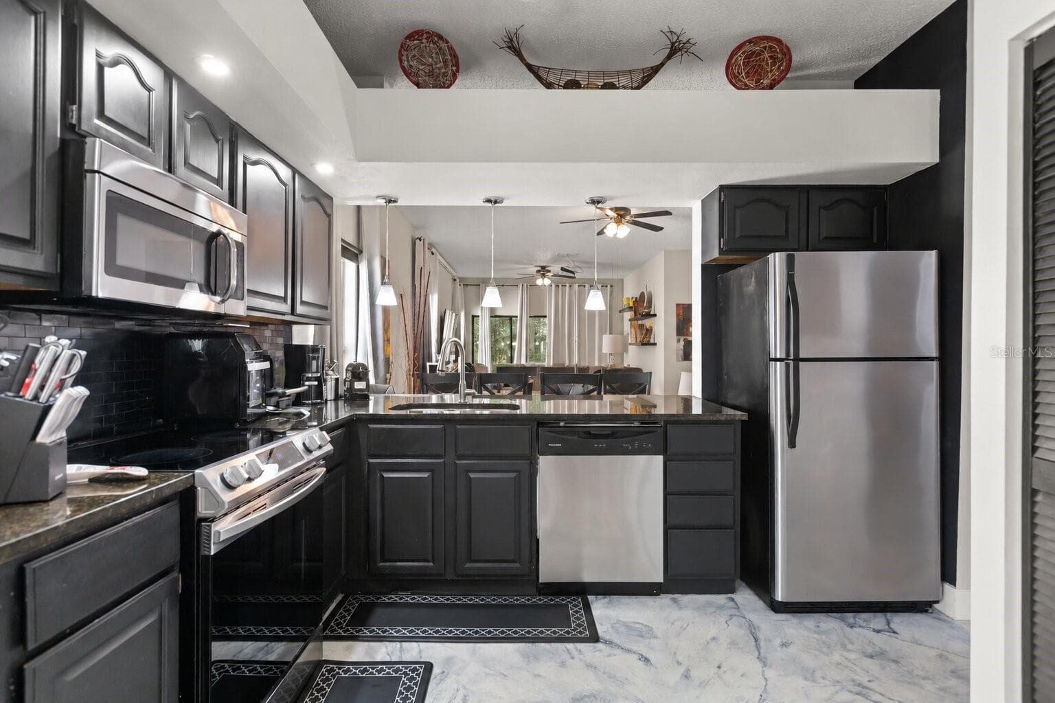 Single Family Residence at 11529 PUMPKIN SEED CT, ORLANDO, photo 5 of 18