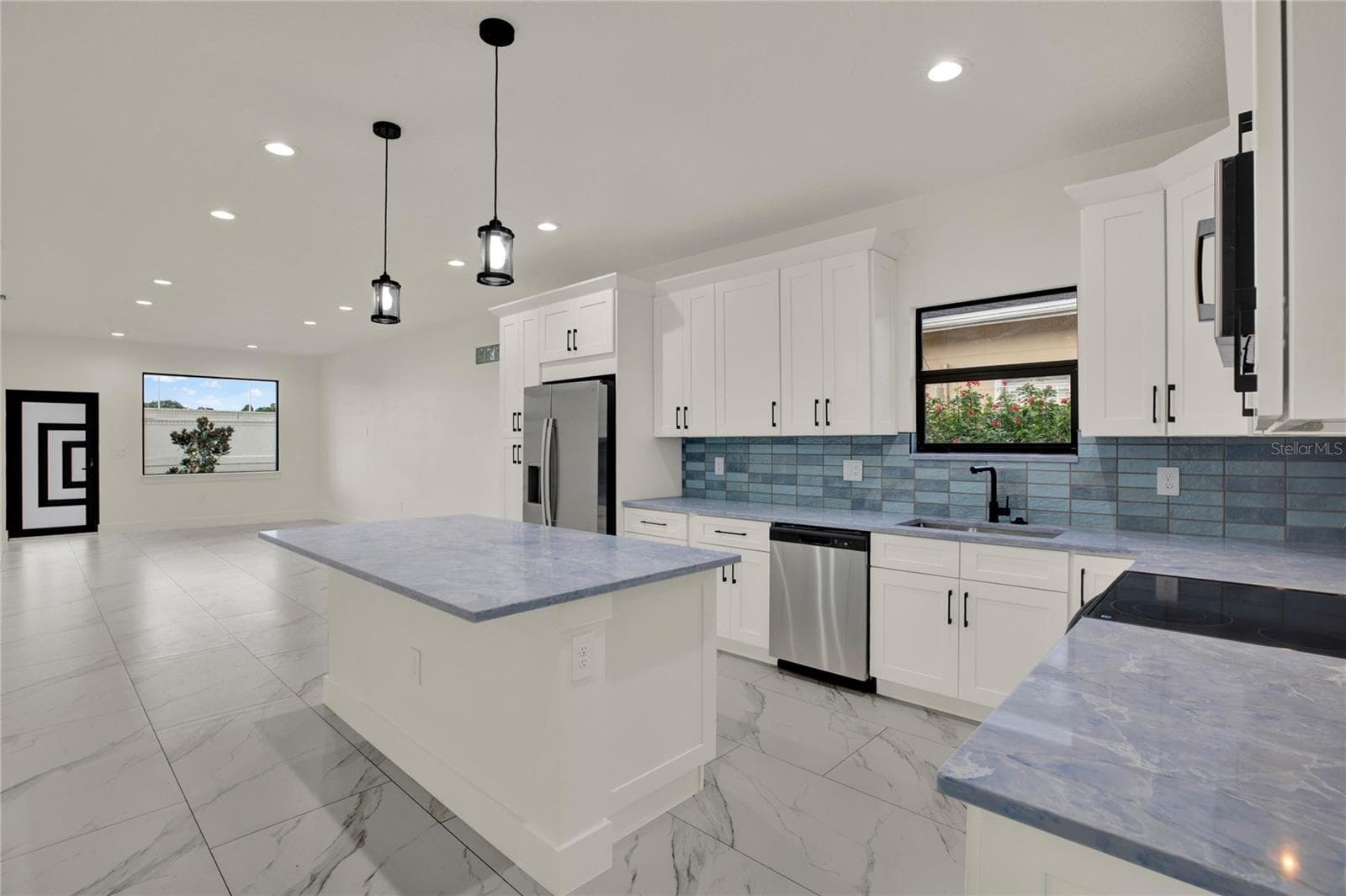 Single Family Residence at 2725 W GREEN ST, TAMPA, photo 4 of 28